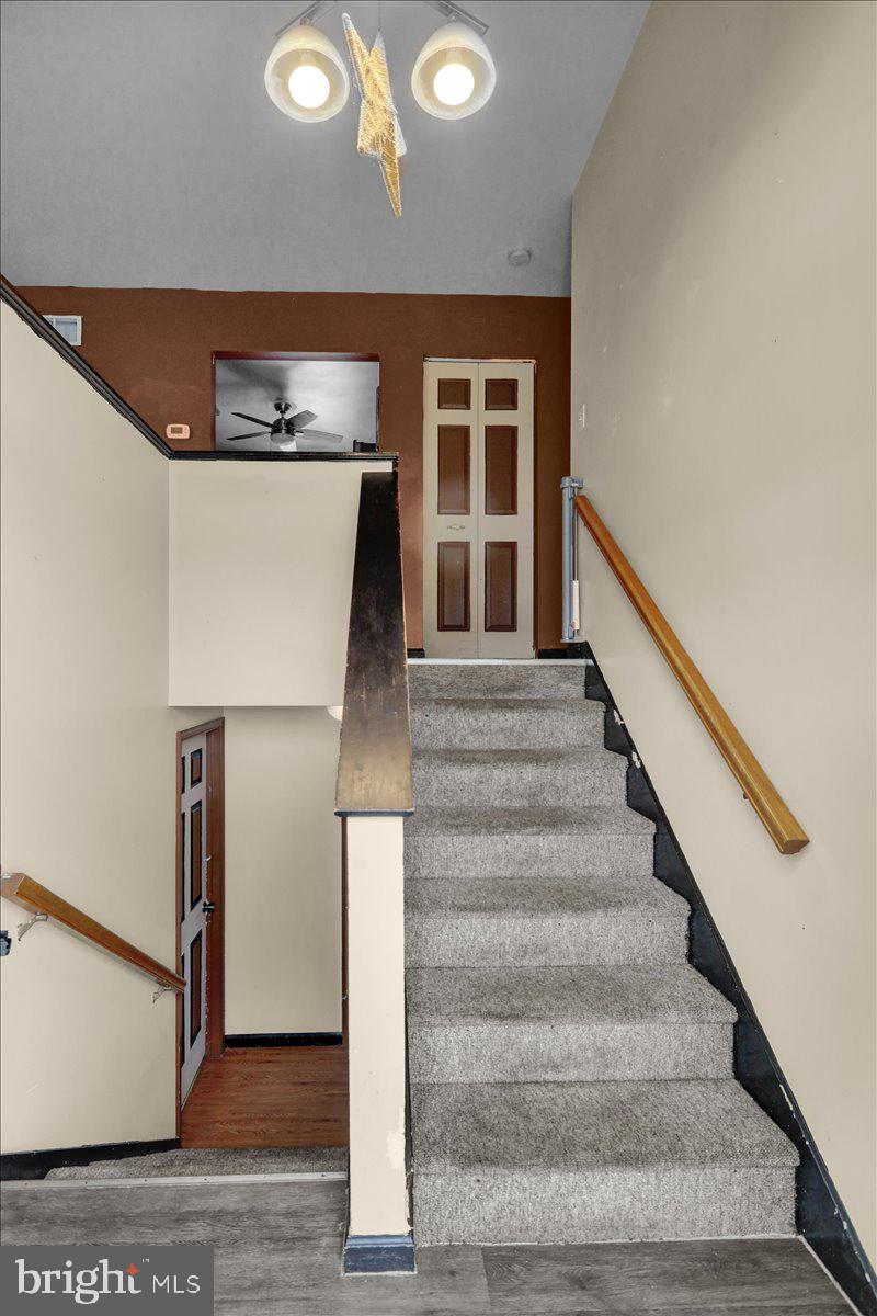 NEWBURG VILLAGE - Residential