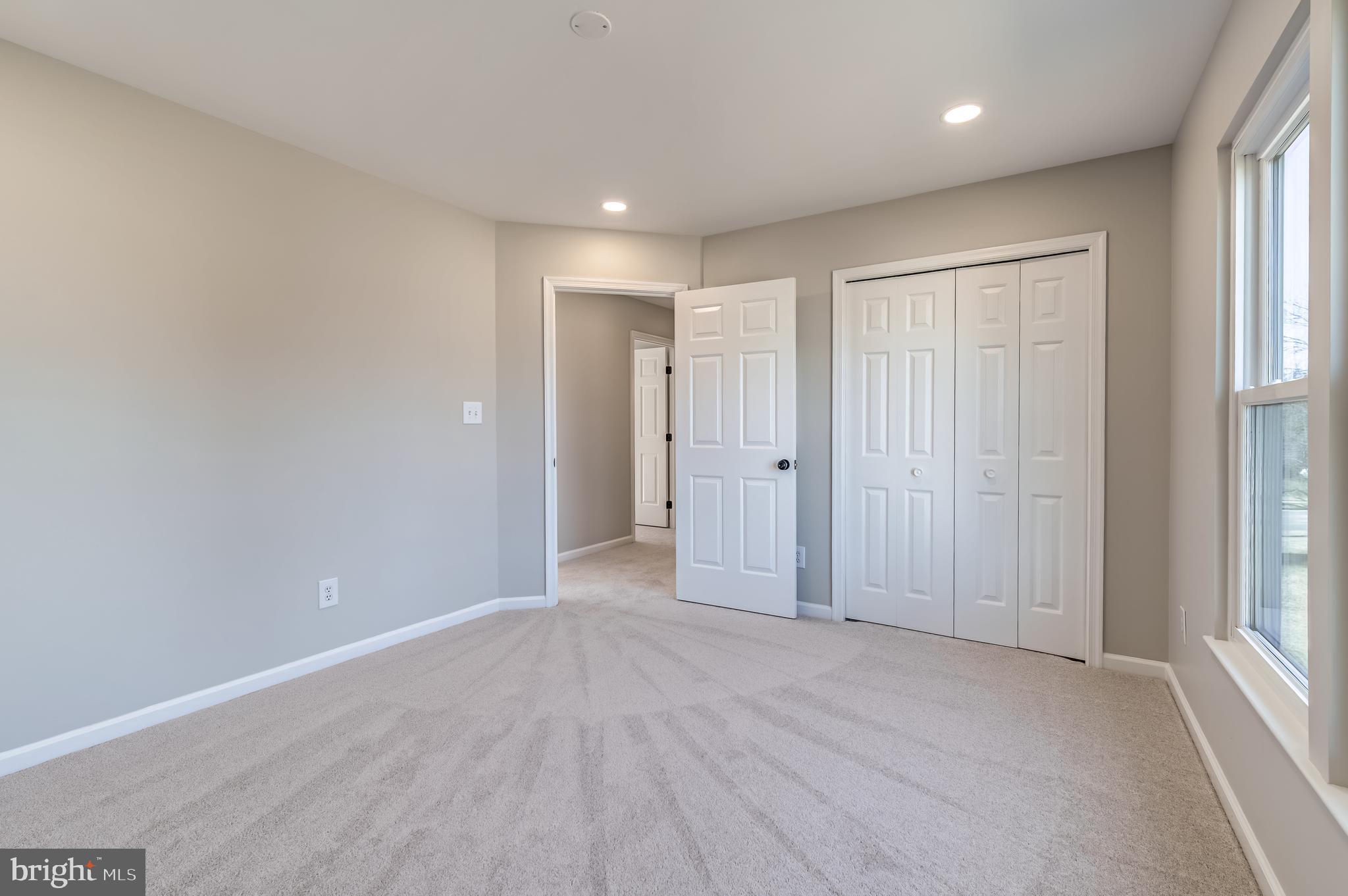 ASHBURN VILLAGE - Residential