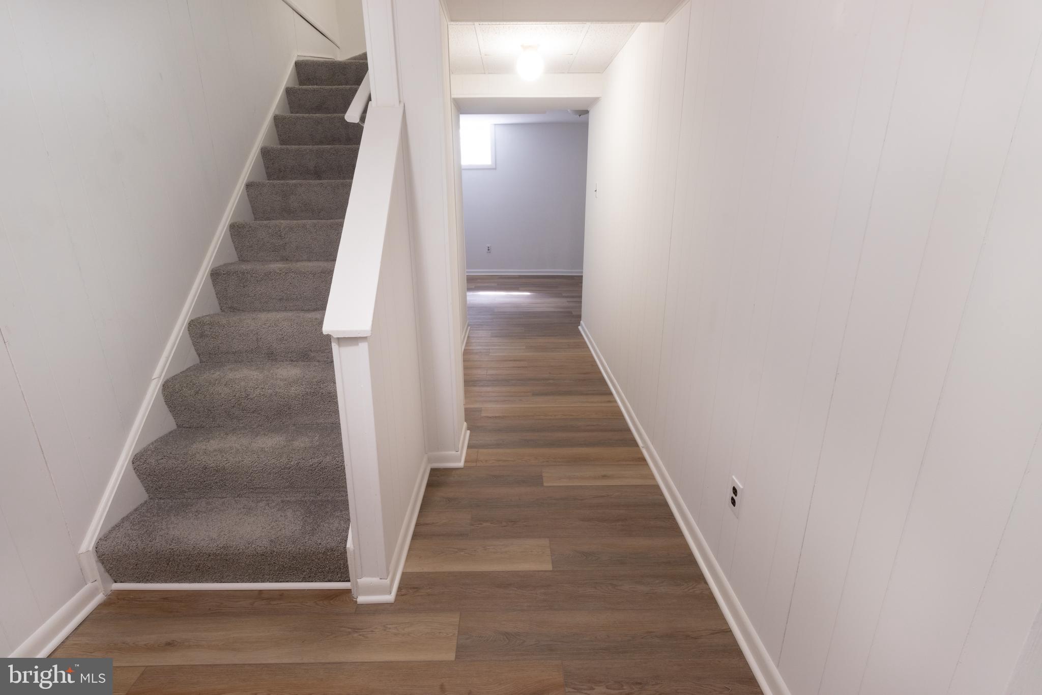 HAWTHORNE SQUARE - Residential Lease