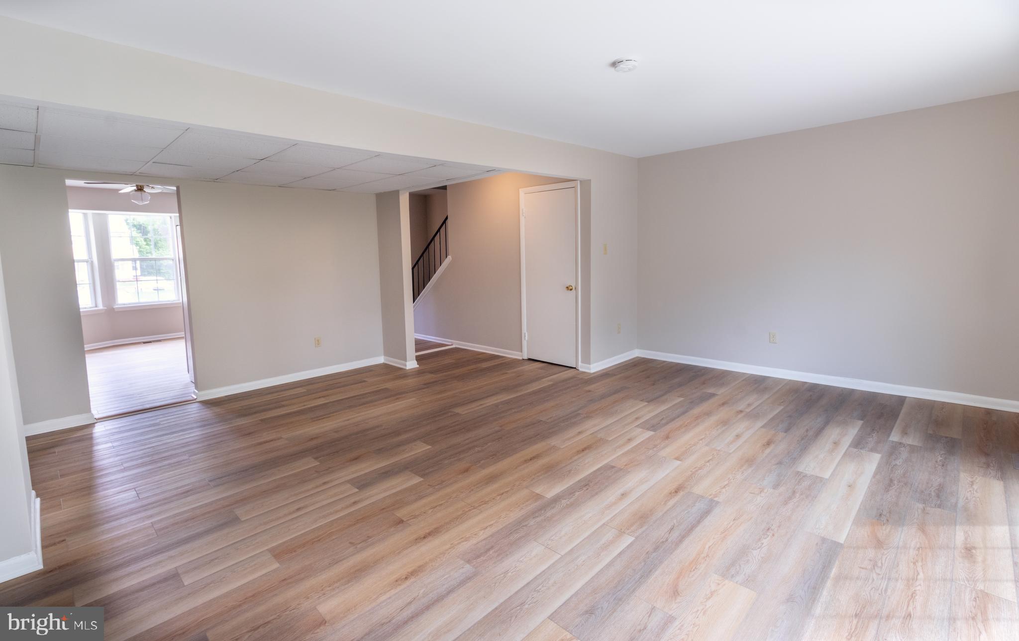 HAWTHORNE SQUARE - Residential Lease