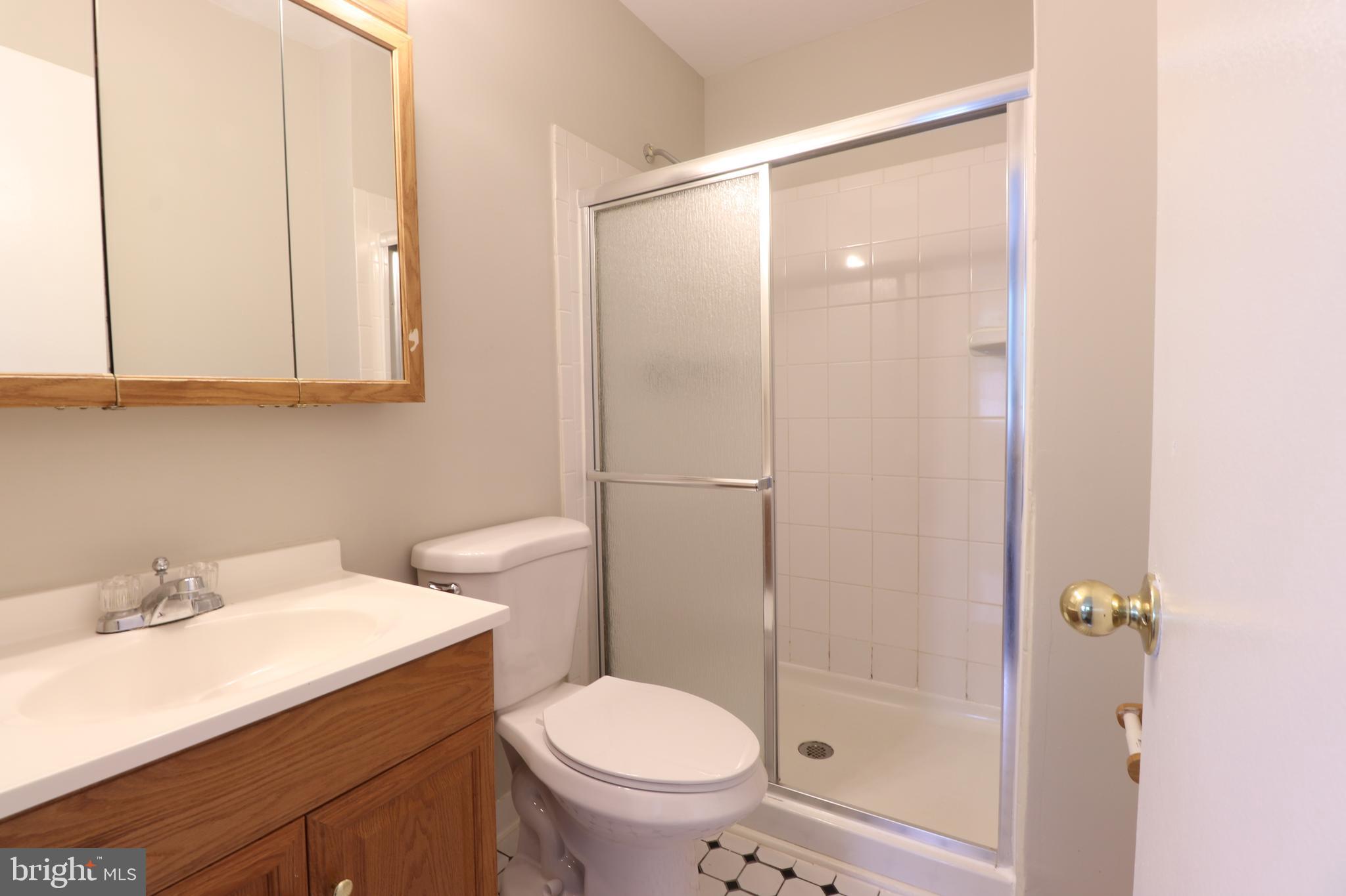 HAWTHORNE SQUARE - Residential Lease