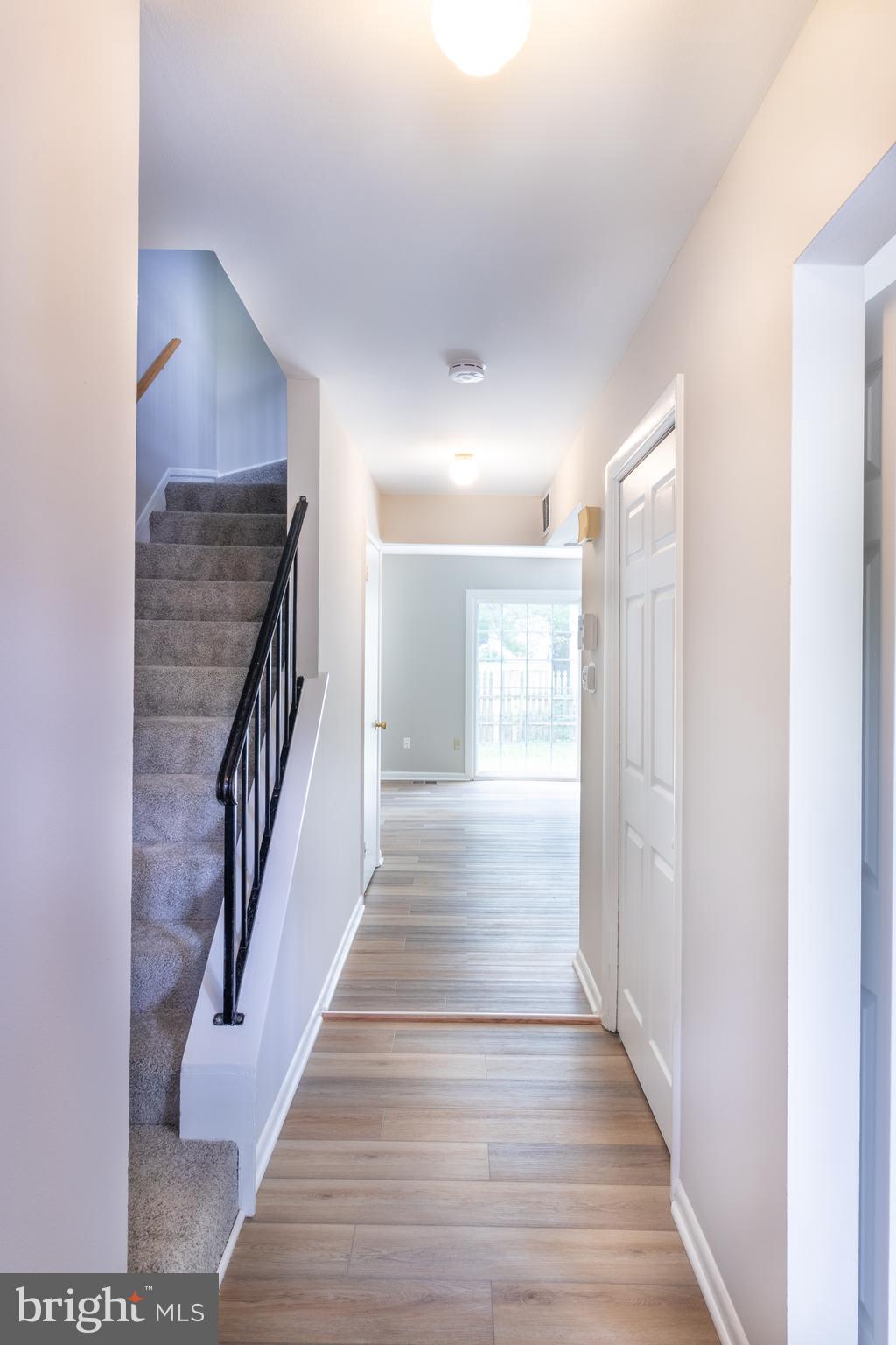 HAWTHORNE SQUARE - Residential Lease