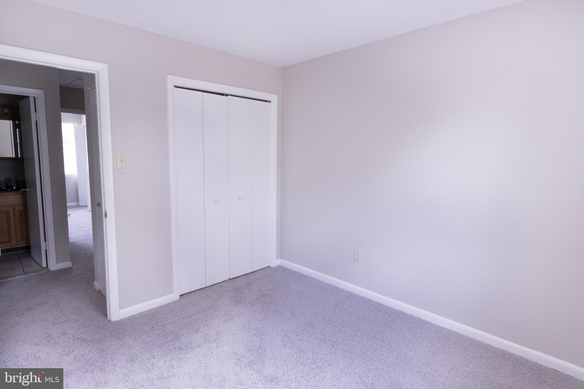 HAWTHORNE SQUARE - Residential Lease