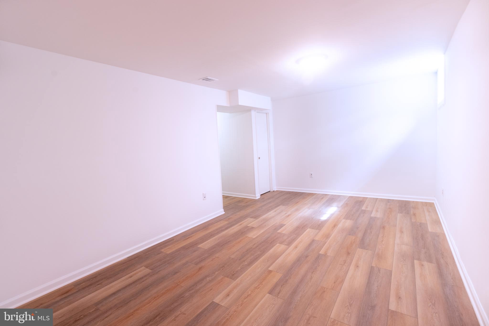 HAWTHORNE SQUARE - Residential Lease