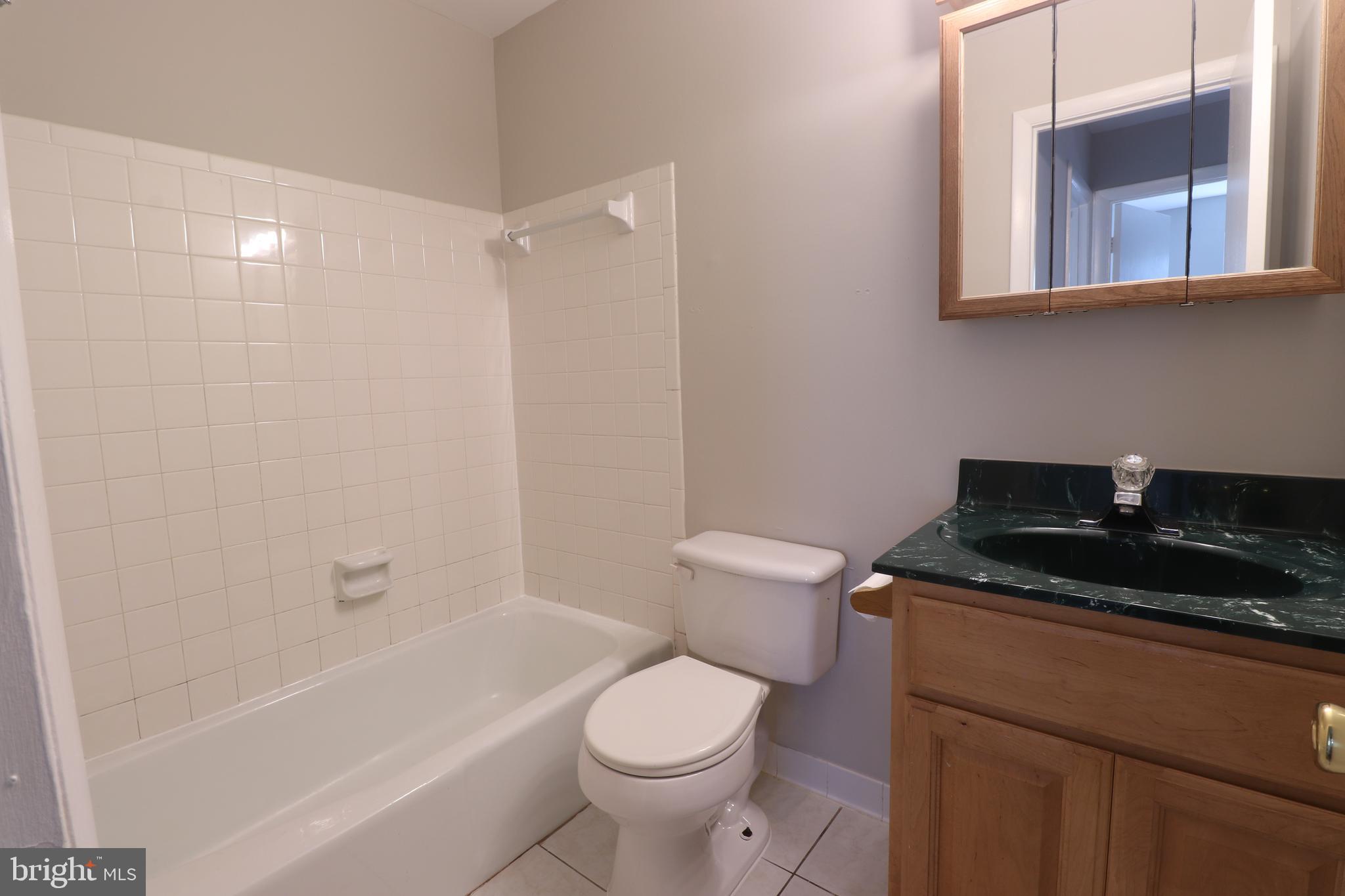 HAWTHORNE SQUARE - Residential Lease