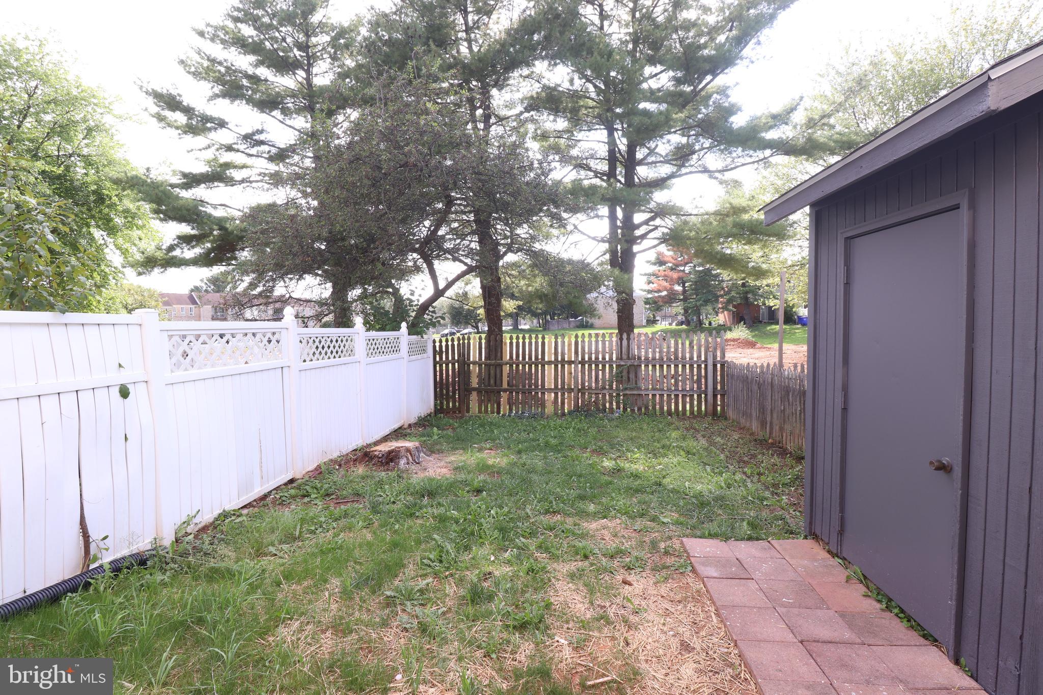 HAWTHORNE SQUARE - Residential Lease