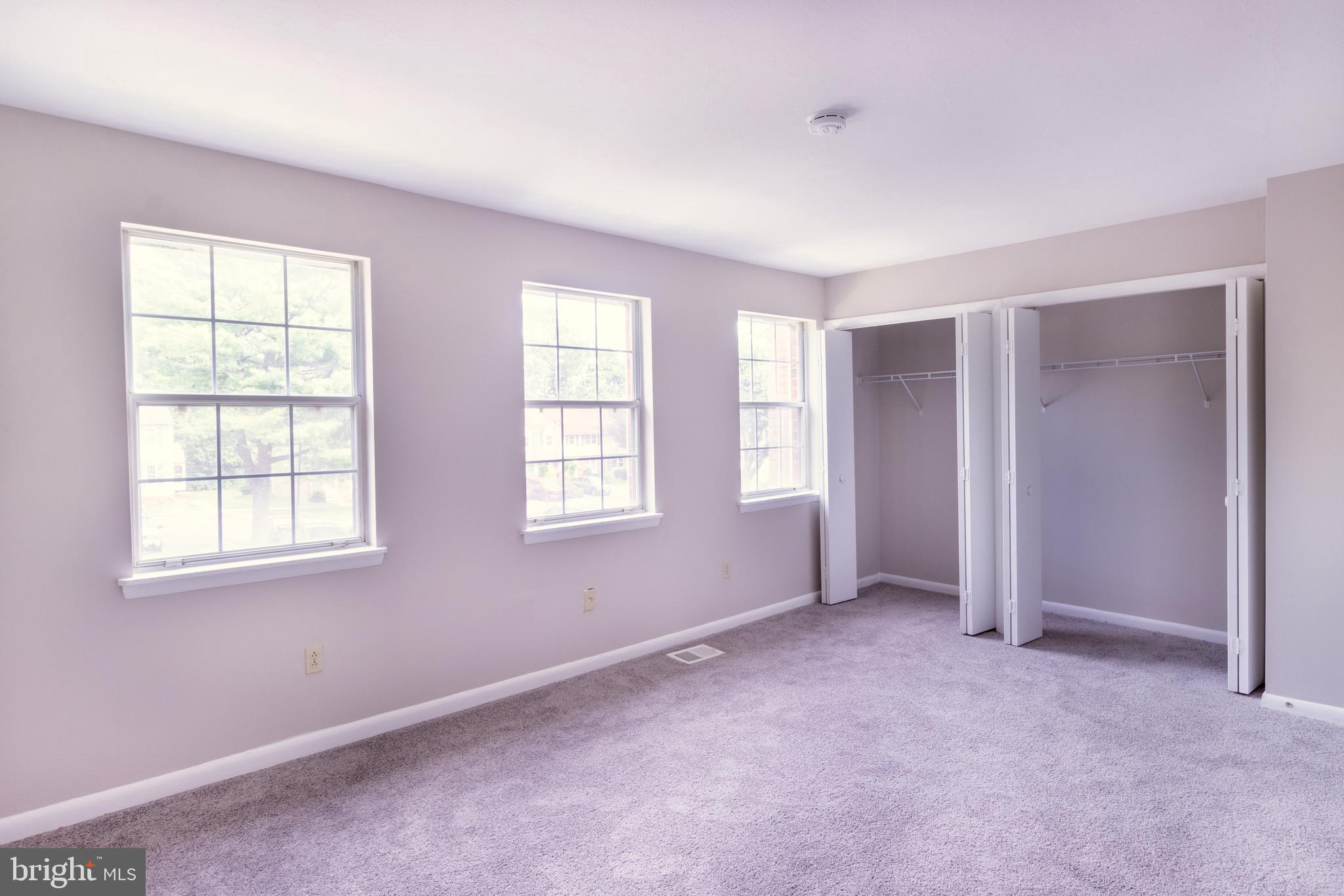 HAWTHORNE SQUARE - Residential Lease