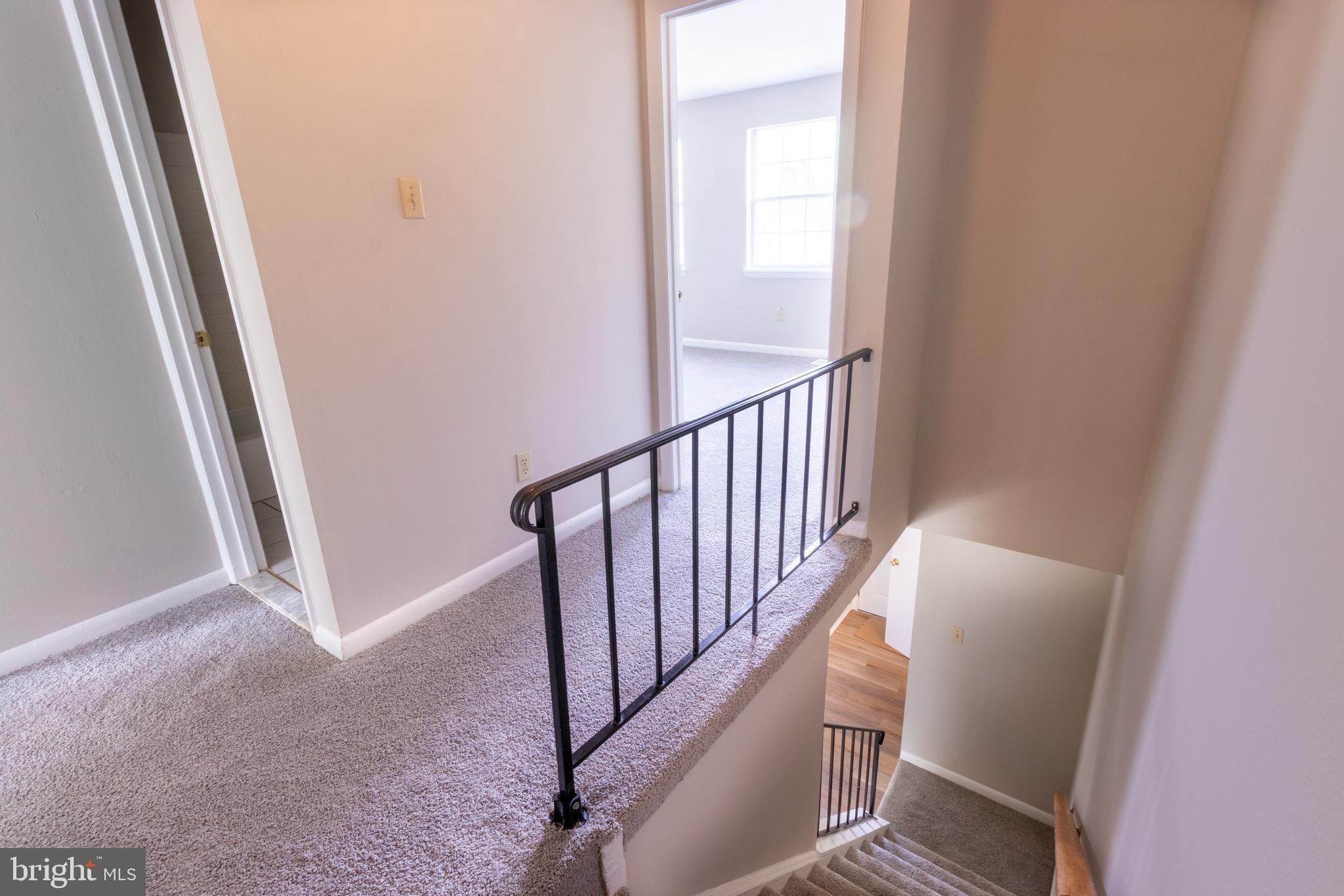 HAWTHORNE SQUARE - Residential Lease