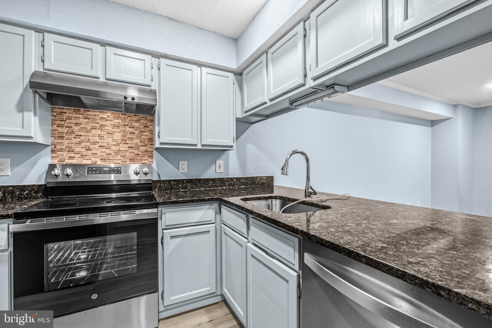 1524 LINCOLN WAY 107