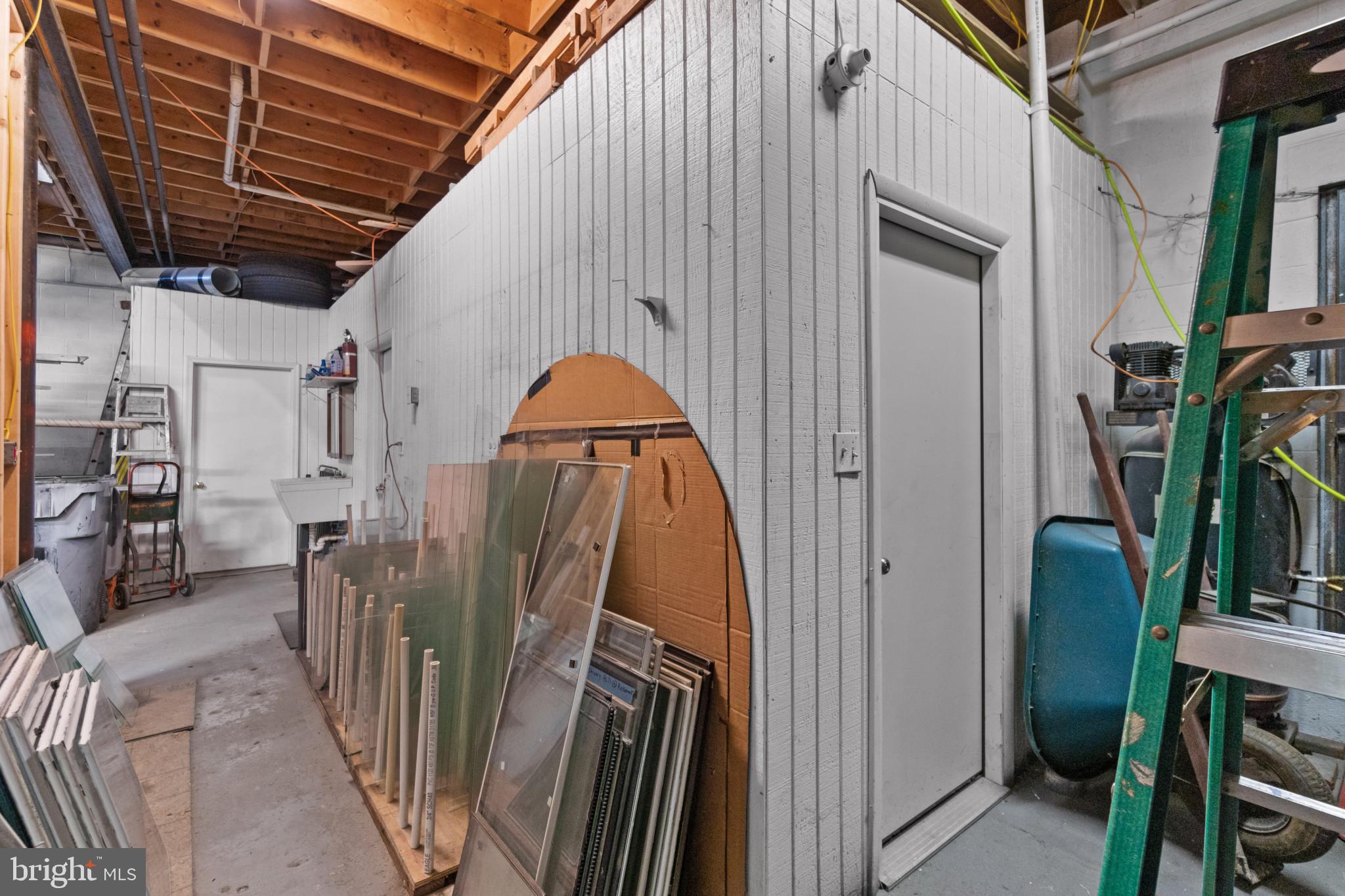 HIGHLANDTOWN - Commercial Sale