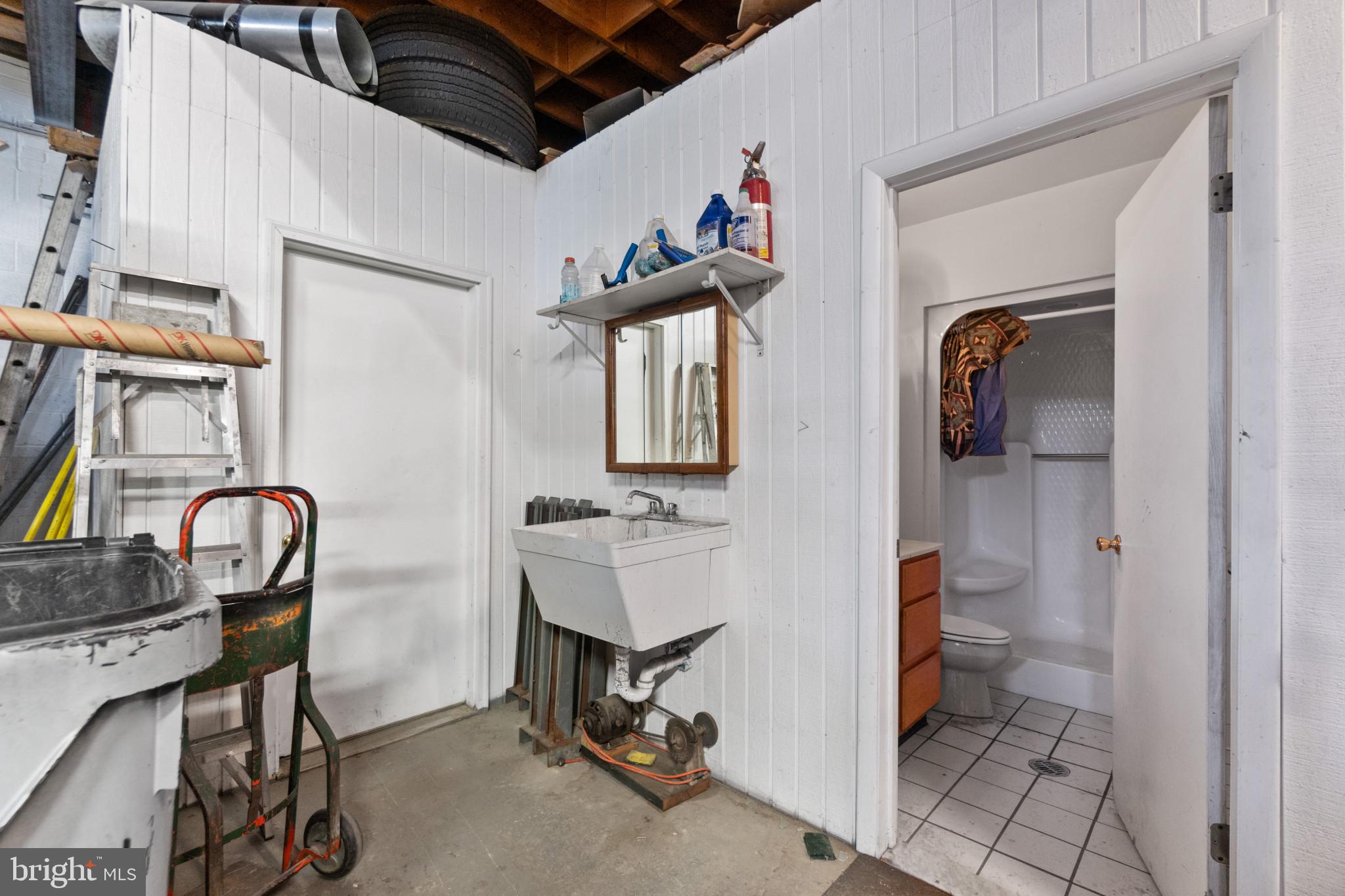 HIGHLANDTOWN - Commercial Sale