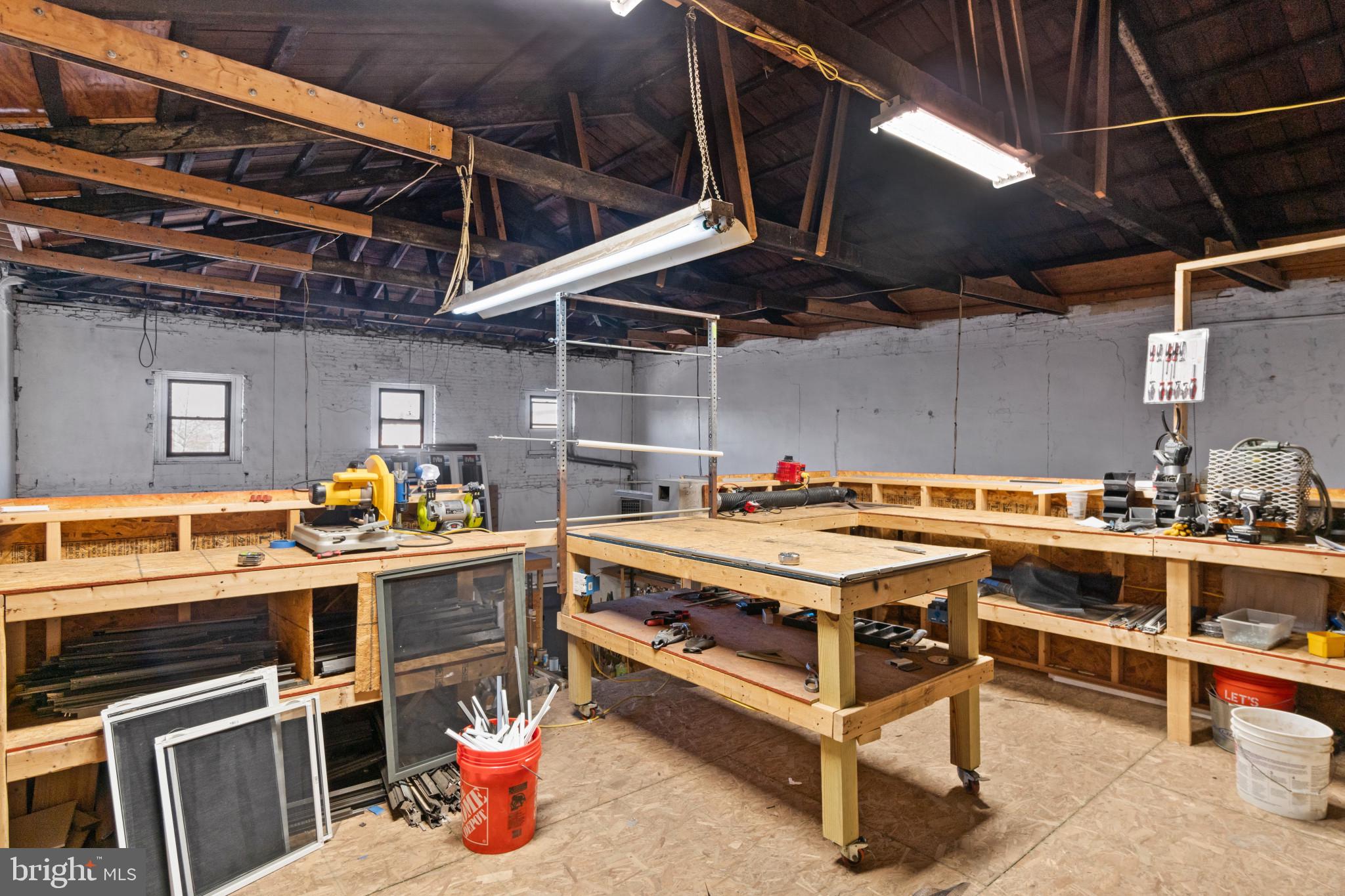 HIGHLANDTOWN - Commercial Sale