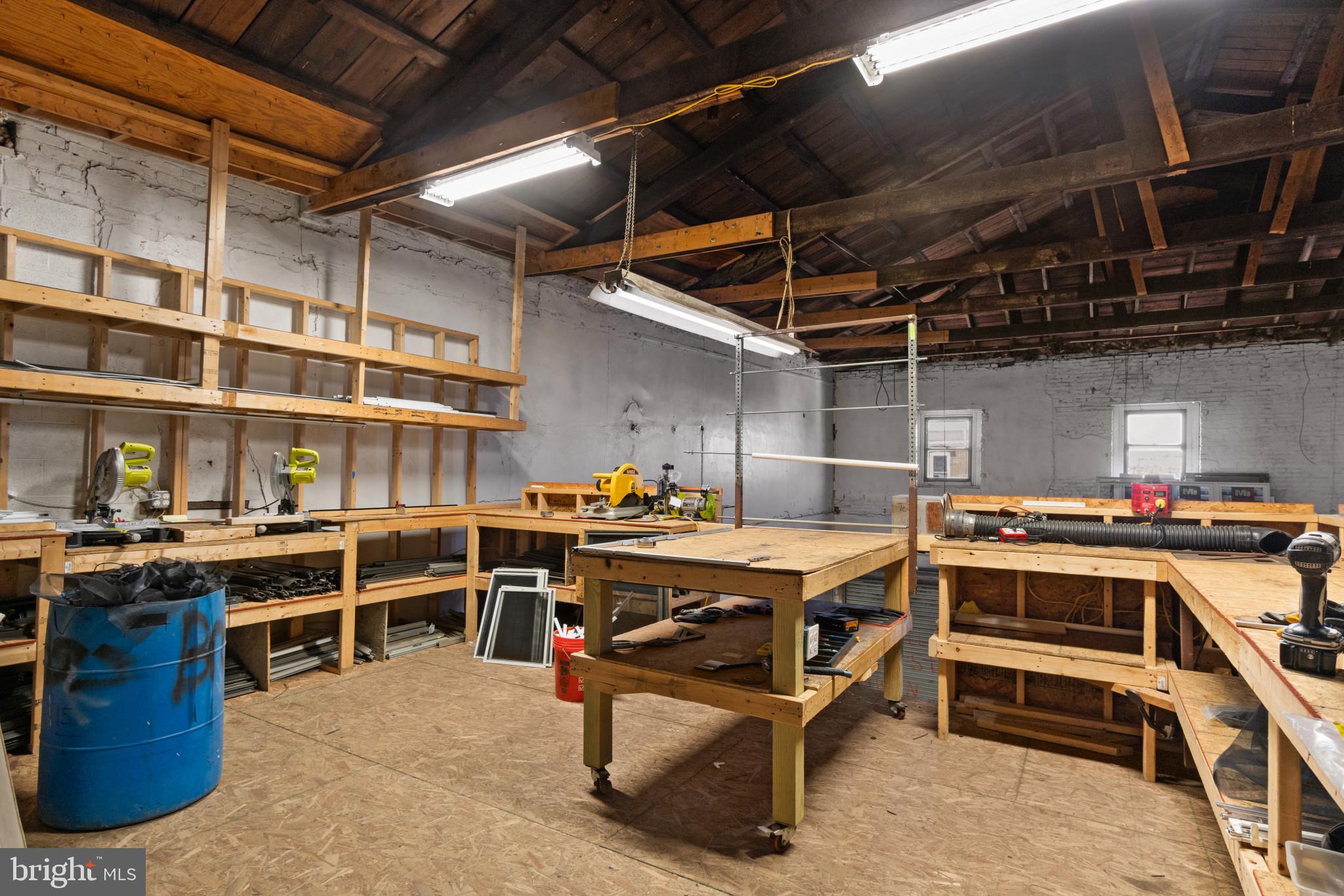 HIGHLANDTOWN - Commercial Sale