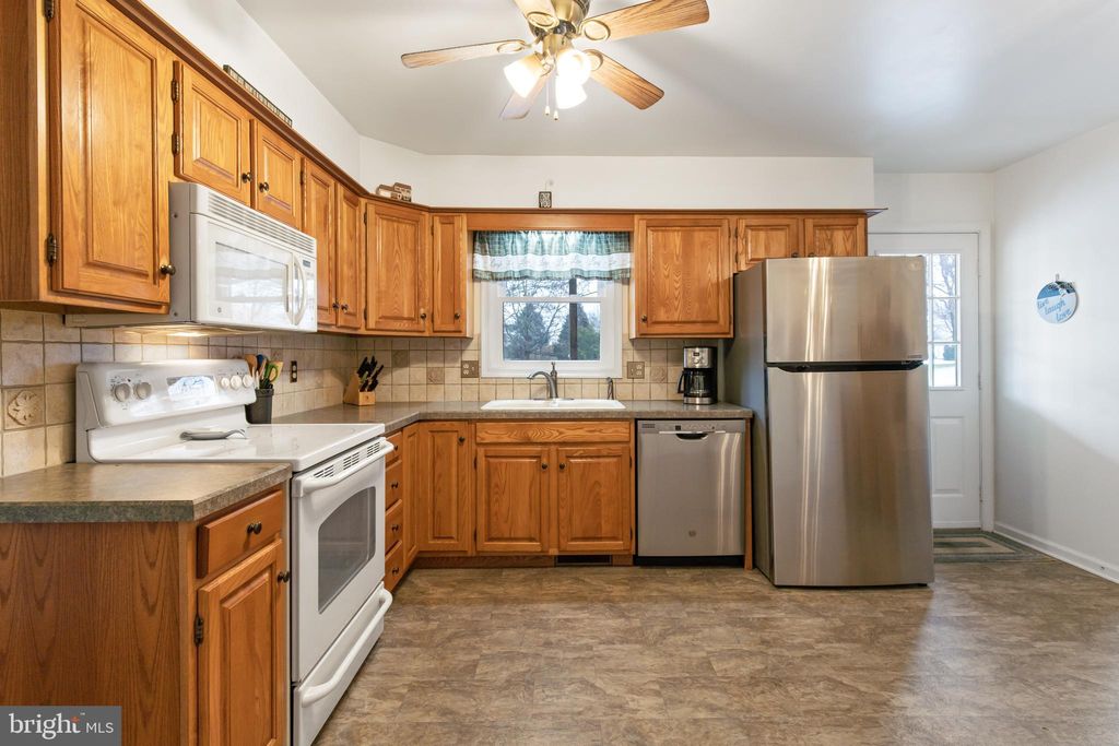 Photo of 85 SOUTH AVE, LANDISVILLE, PA 17538 (MLS # PALA2030062)