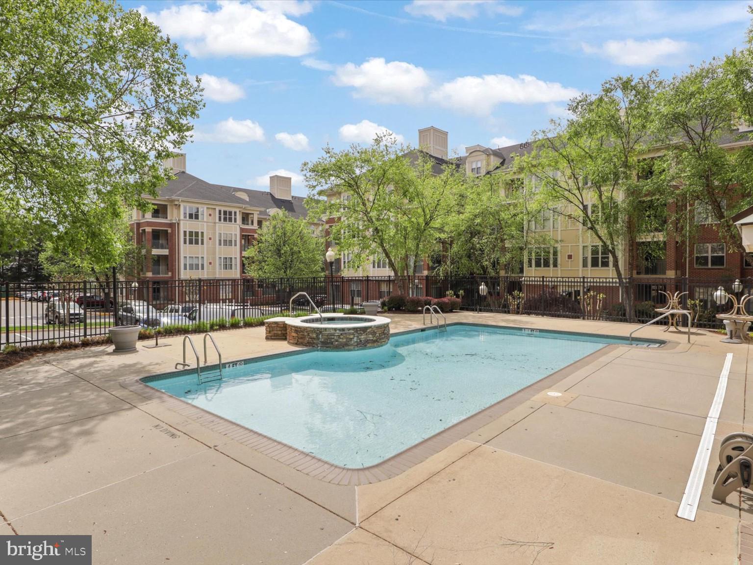 STRATFORD PARK - Residential