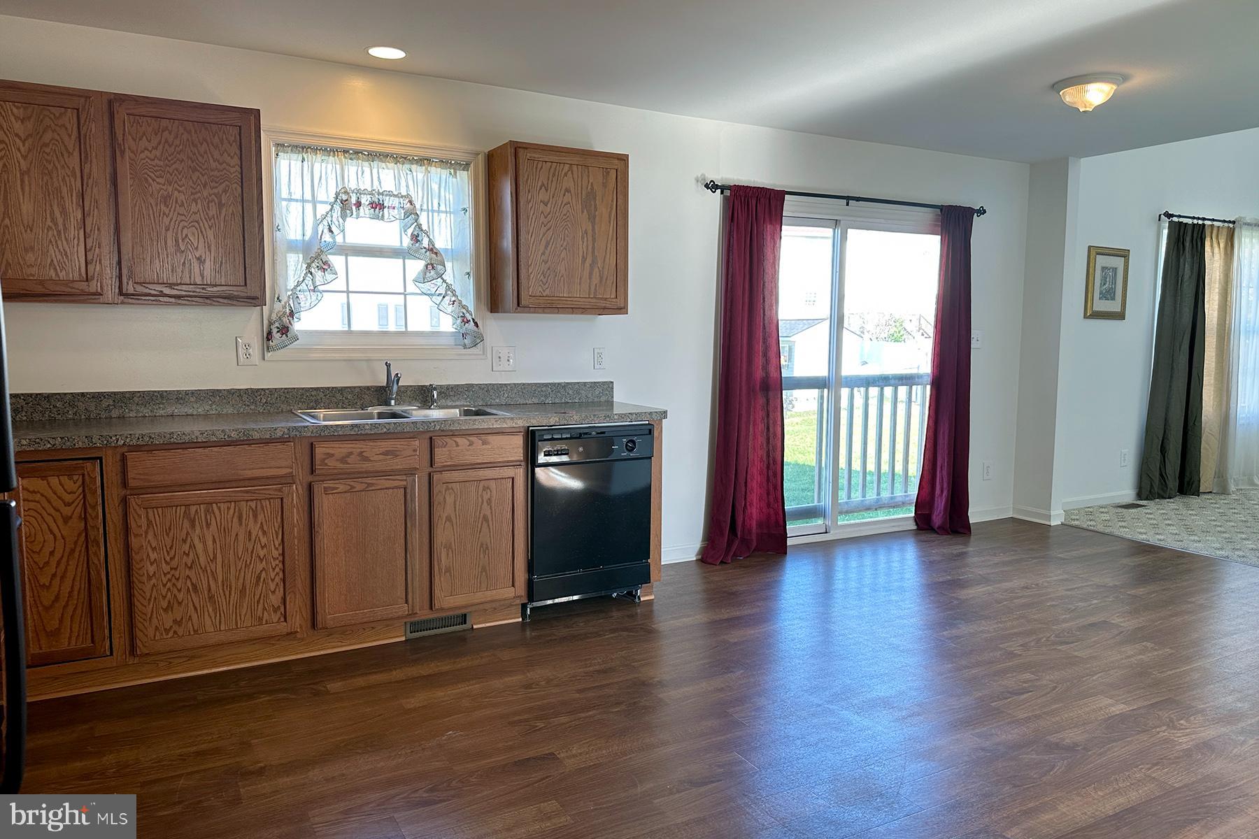 SUMMER HILL - Residential Lease