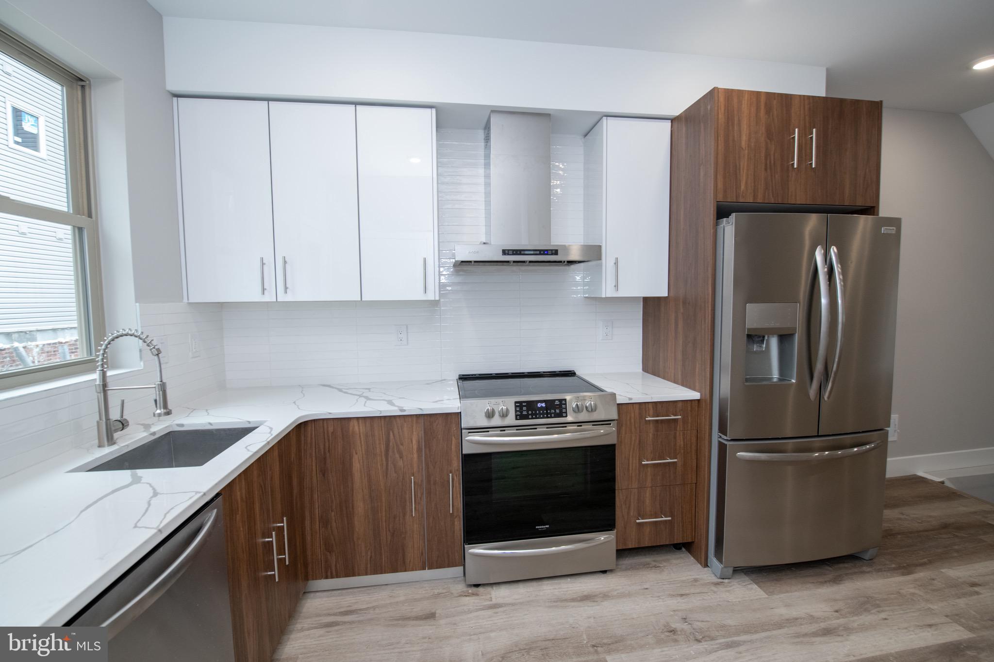 EAST KENSINGTON - Residential Income