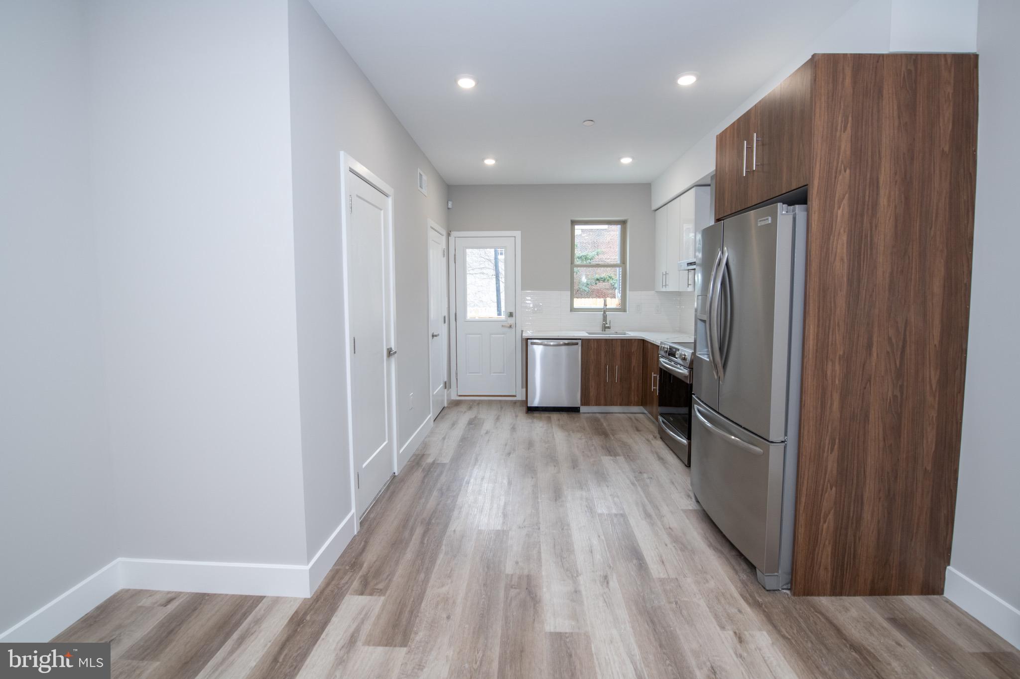 EAST KENSINGTON - Residential Income