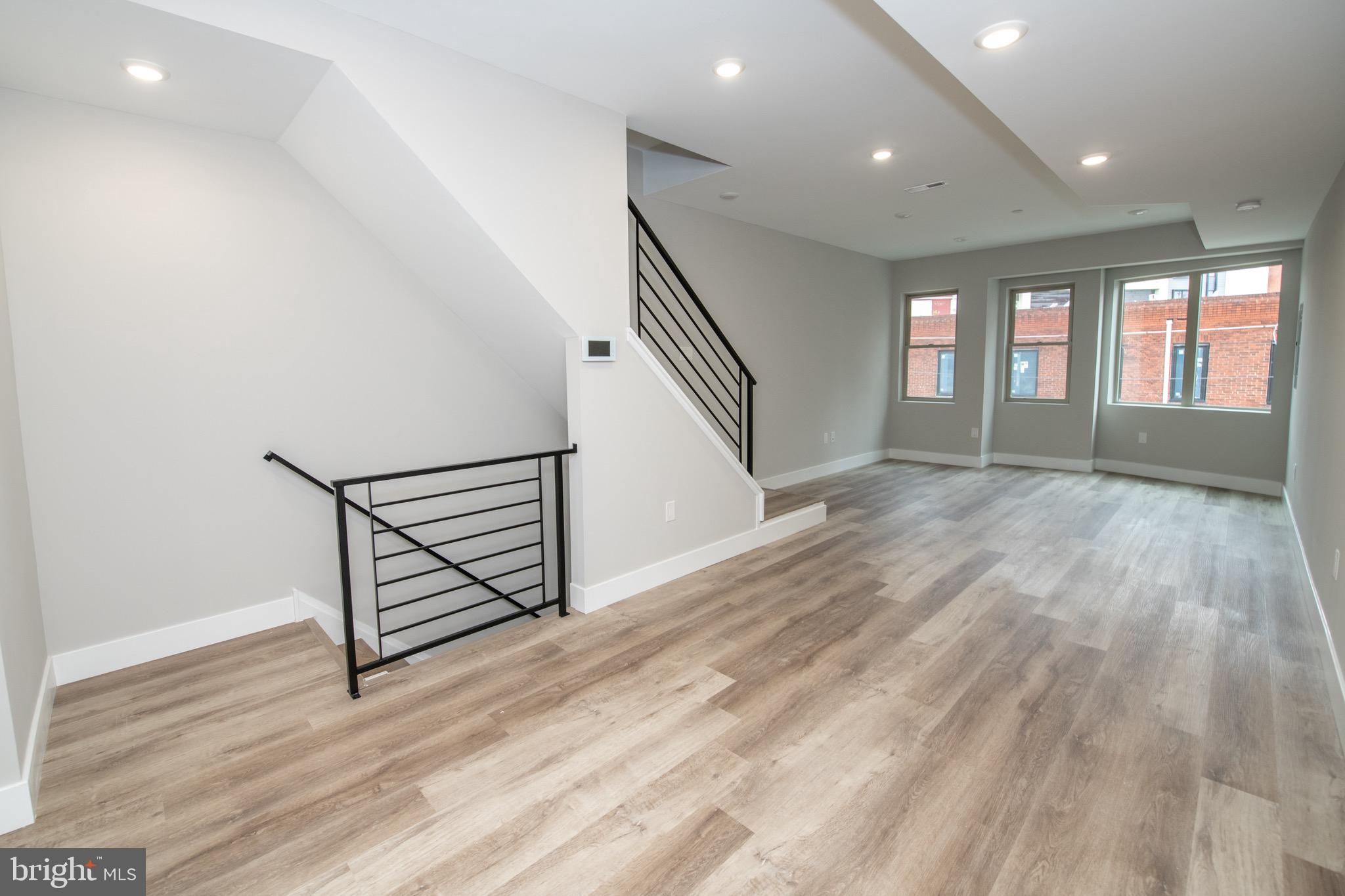 EAST KENSINGTON - Residential Income