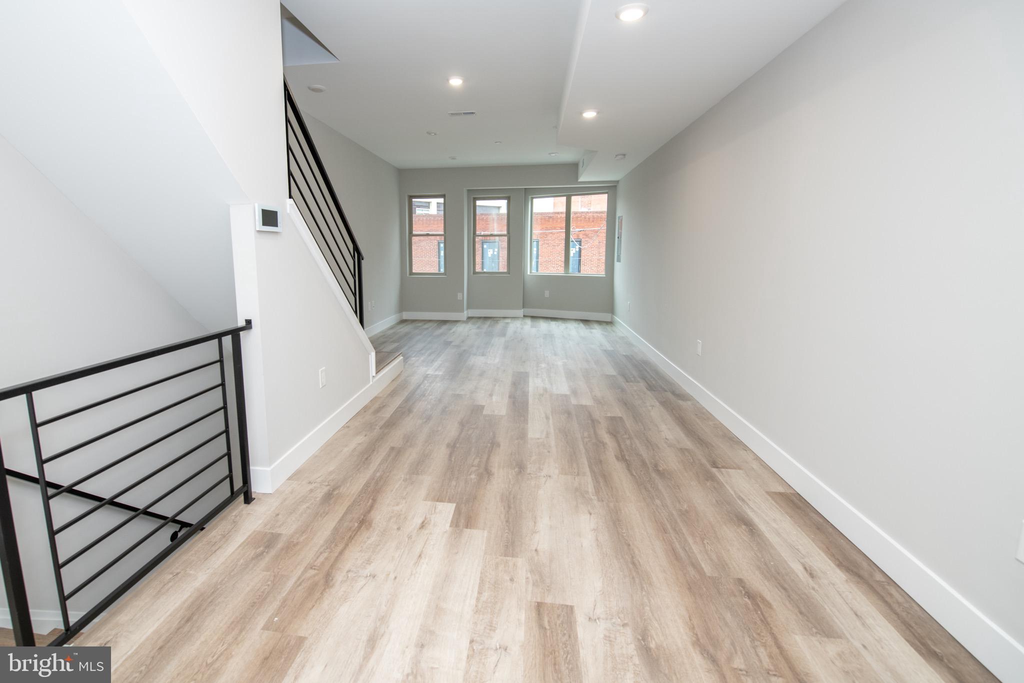 EAST KENSINGTON - Residential Income