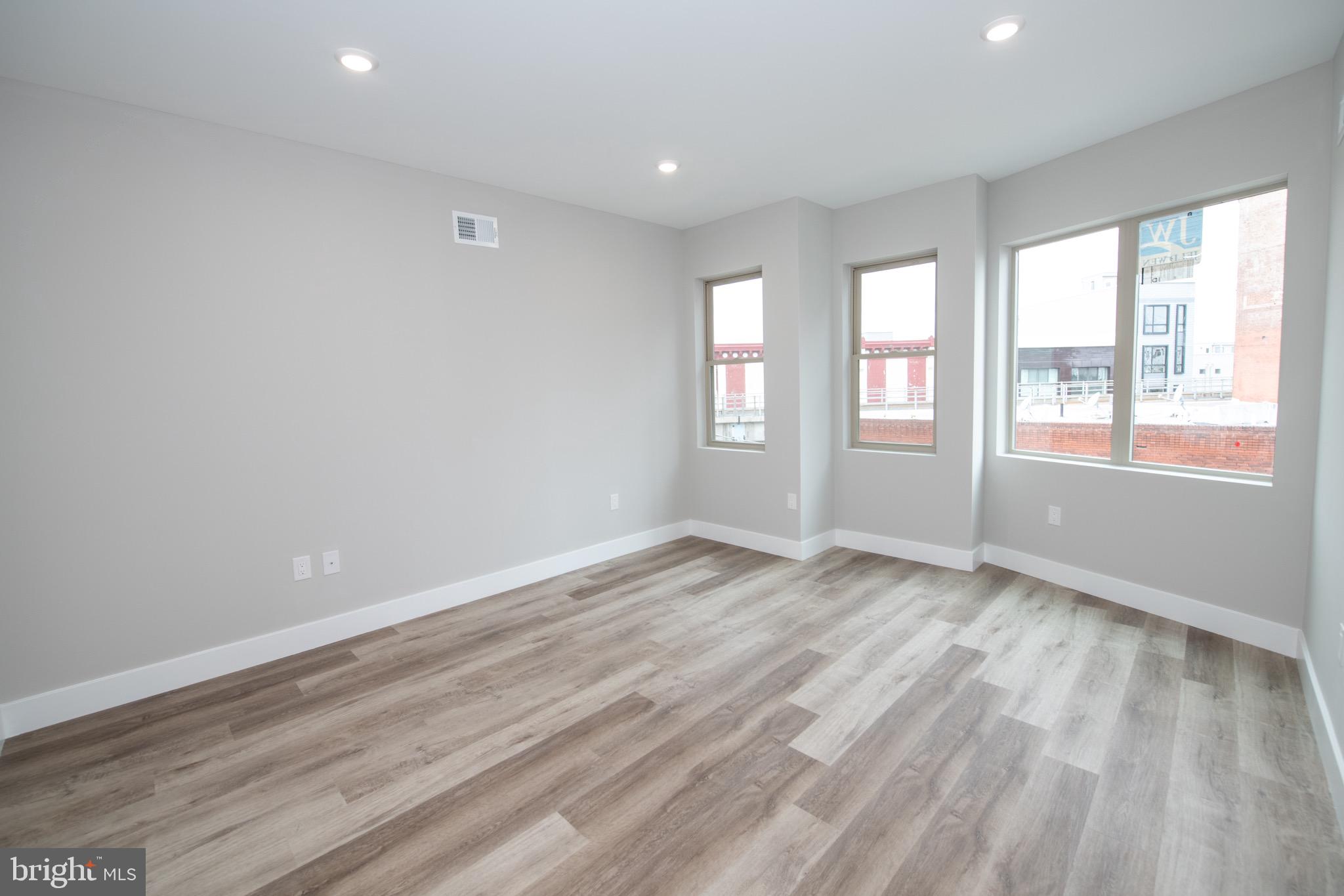 EAST KENSINGTON - Residential Income