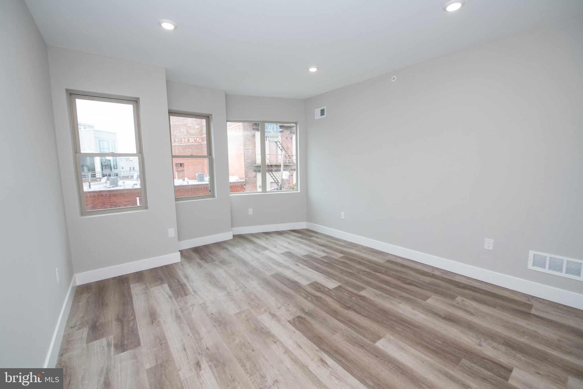 EAST KENSINGTON - Residential Income