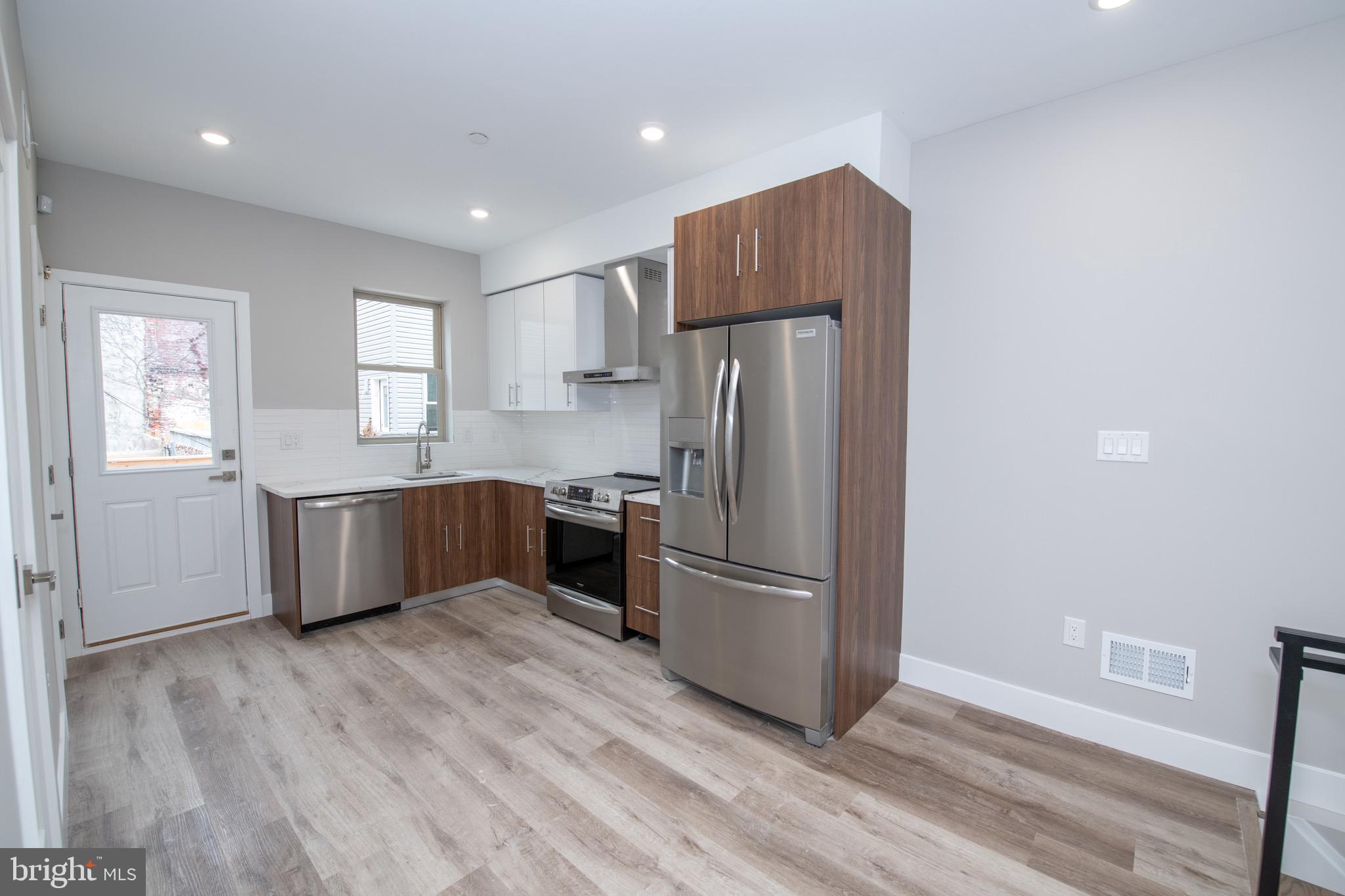 EAST KENSINGTON - Residential Income