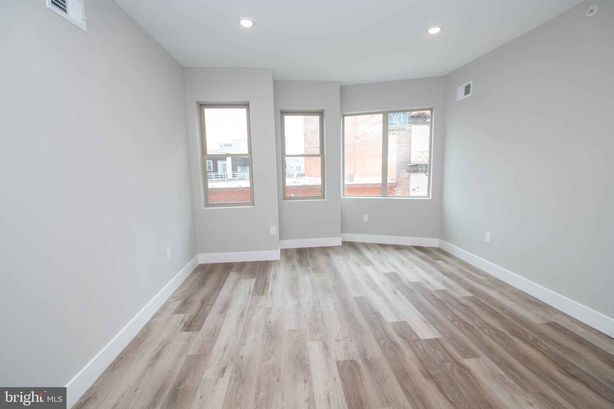 EAST KENSINGTON - Residential Income