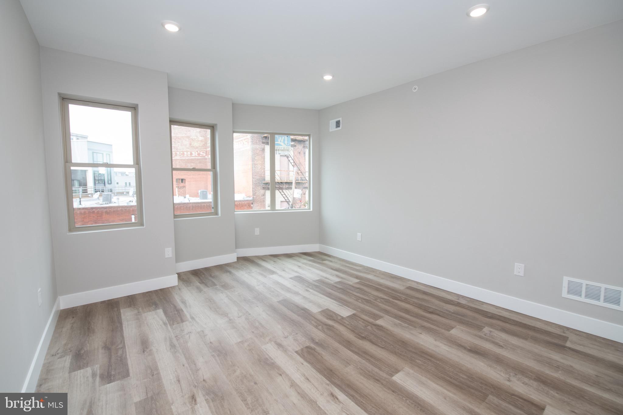 EAST KENSINGTON - Residential Income