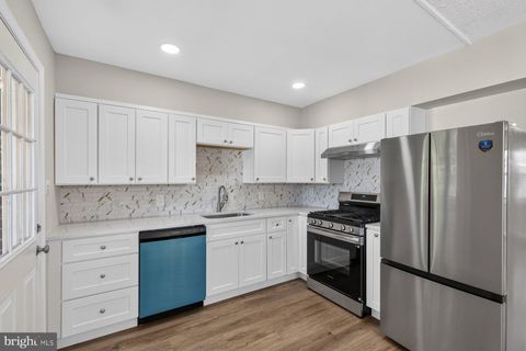 Townhouse For Rent - 1524 Barkley Avenue<br/> Baltimore County, BALTIMORE, MD 21221