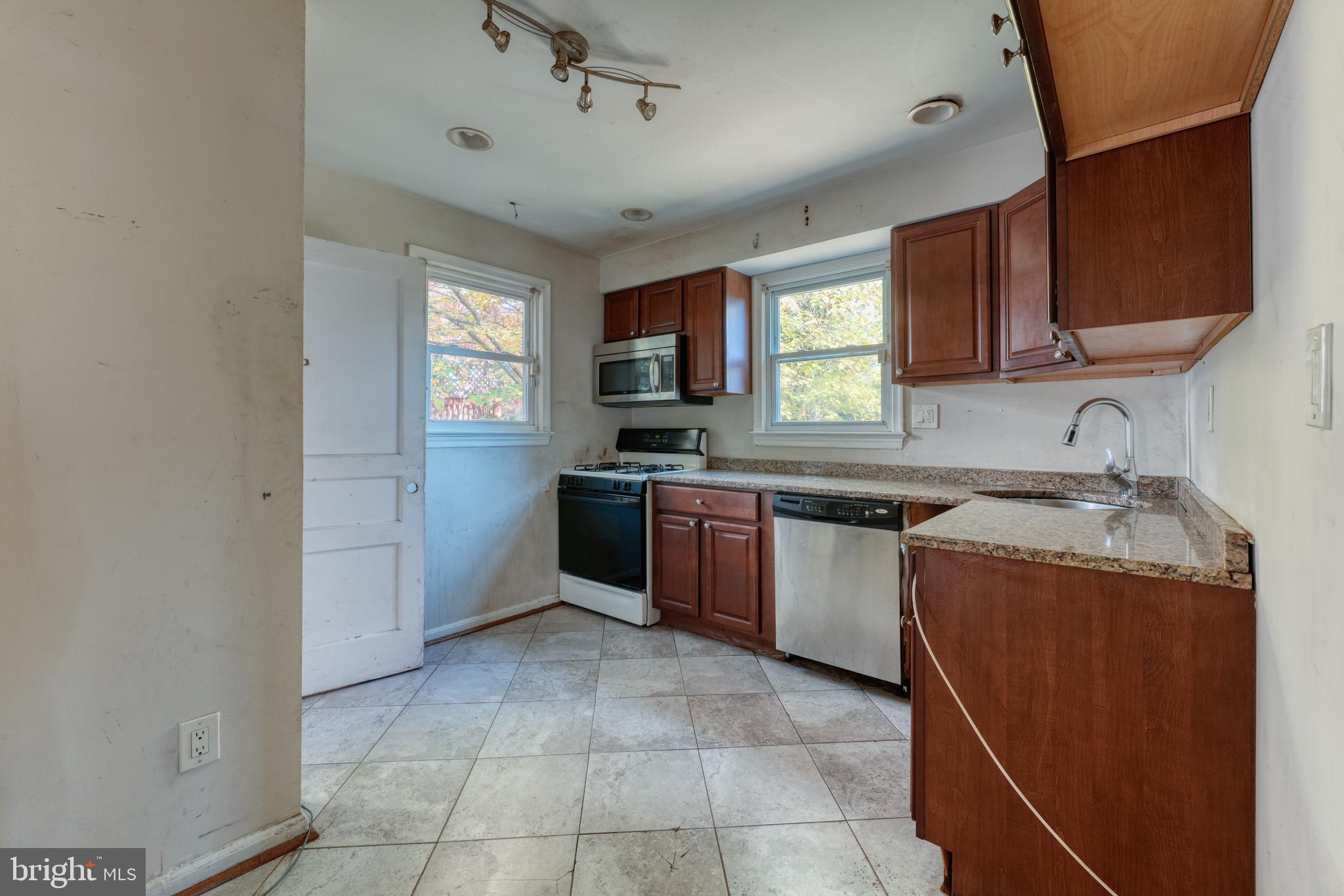 LANDOVER HILLS - Residential