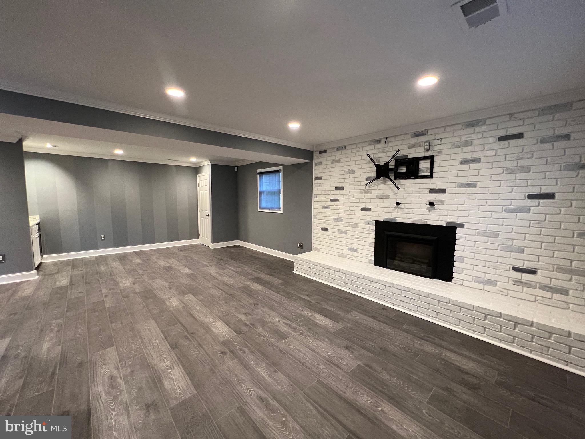 BRIARWOOD - Residential Lease