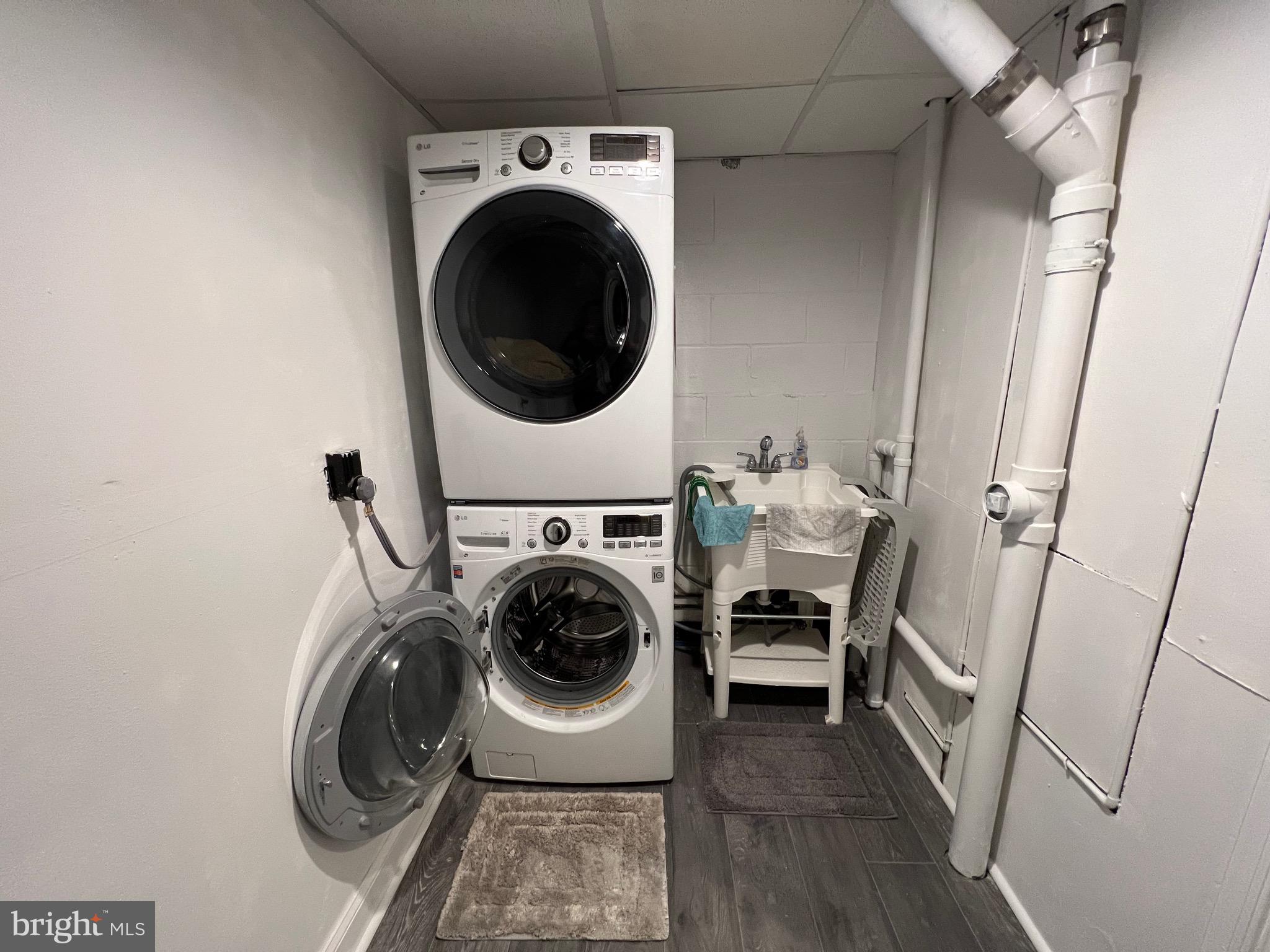 BRIARWOOD - Residential Lease