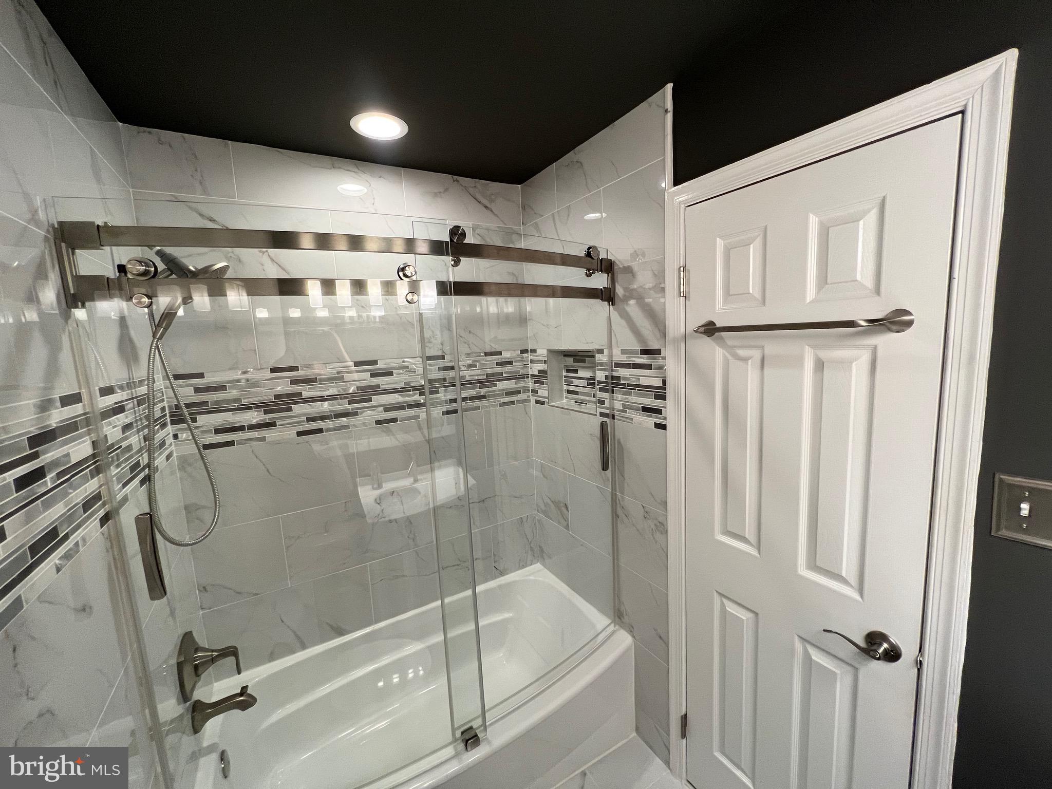 BRIARWOOD - Residential Lease