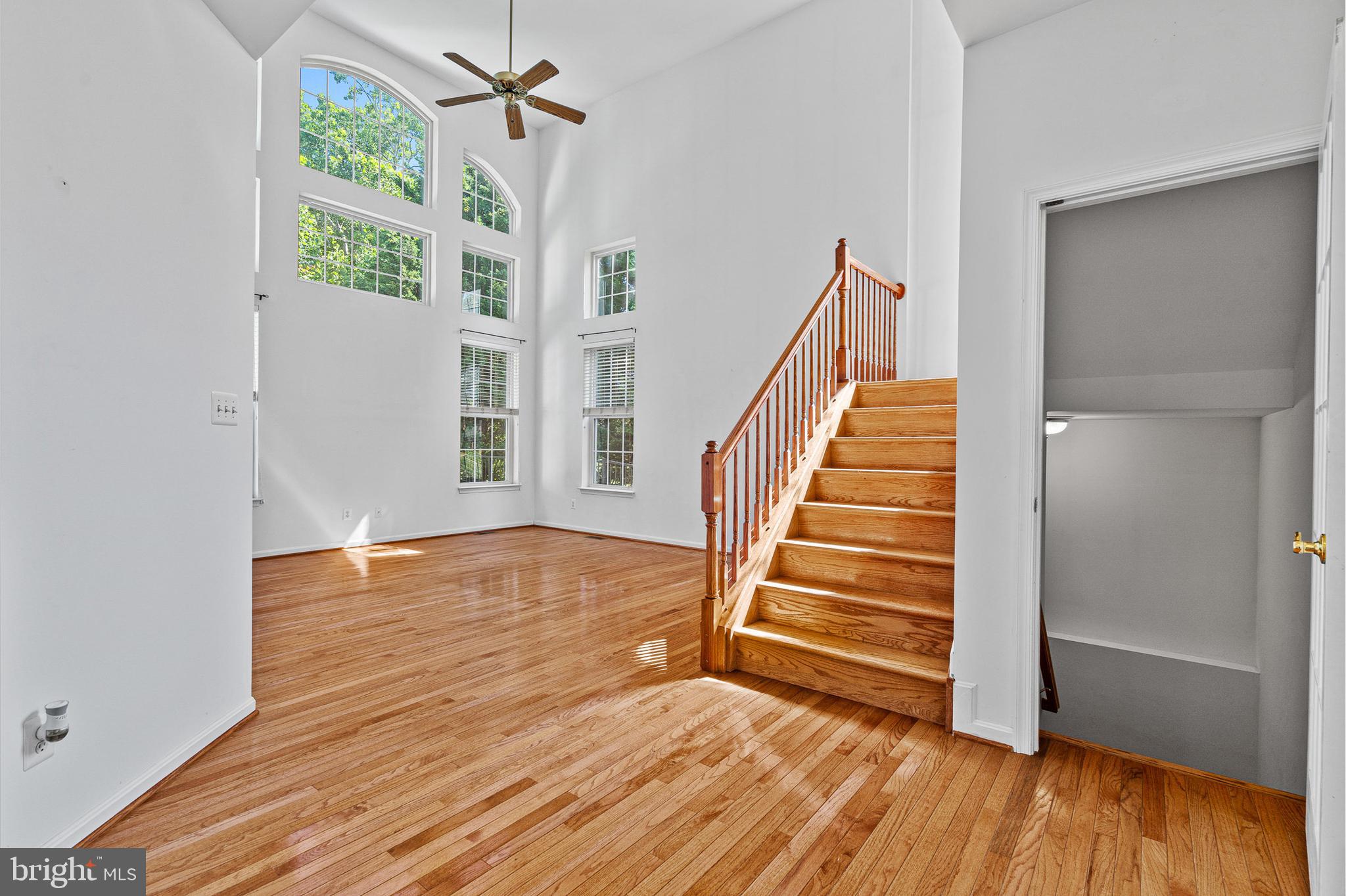 1903 SCOTTISH ISLE COURT