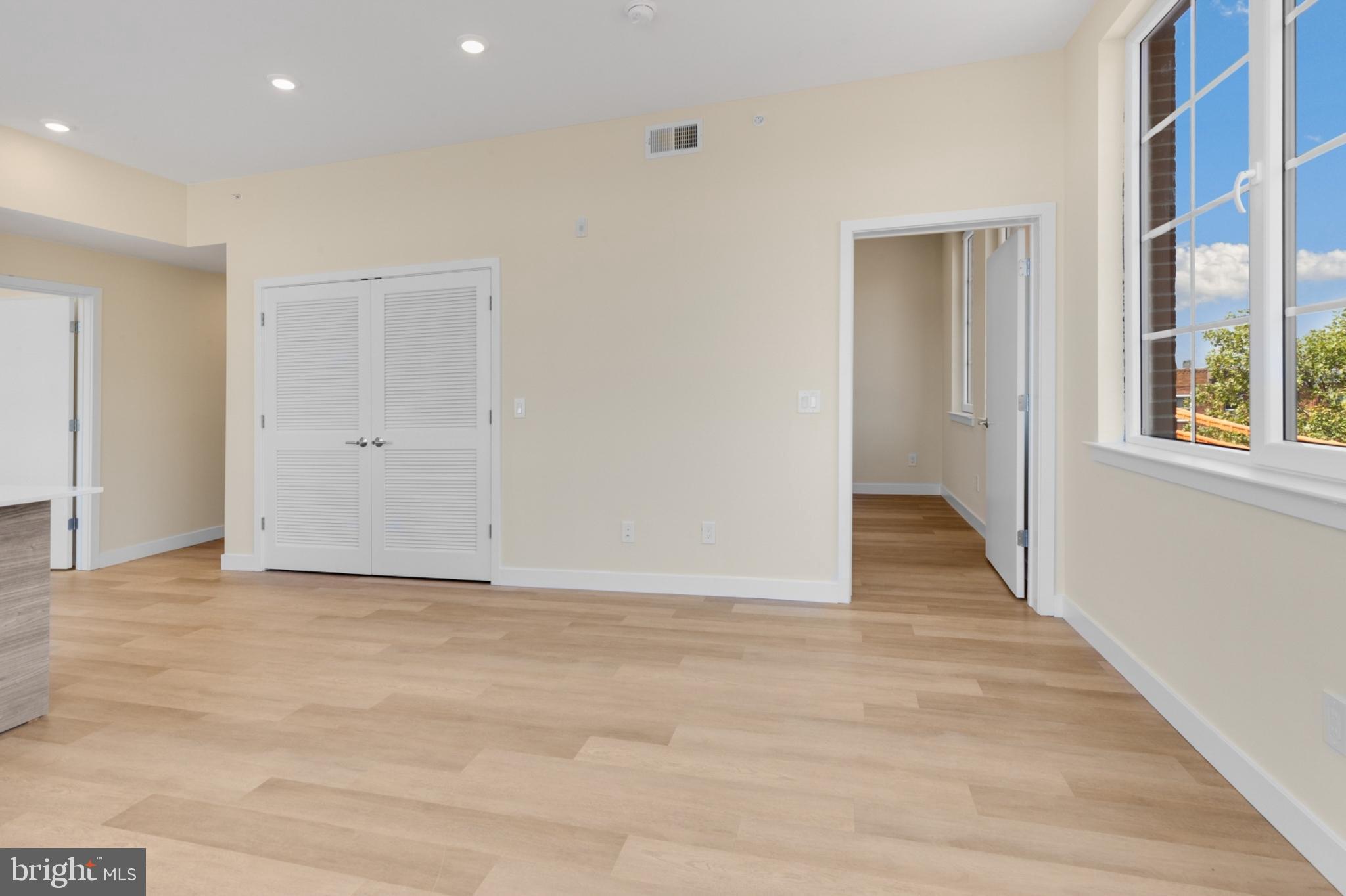 DICKINSON NARROWS - Residential Lease