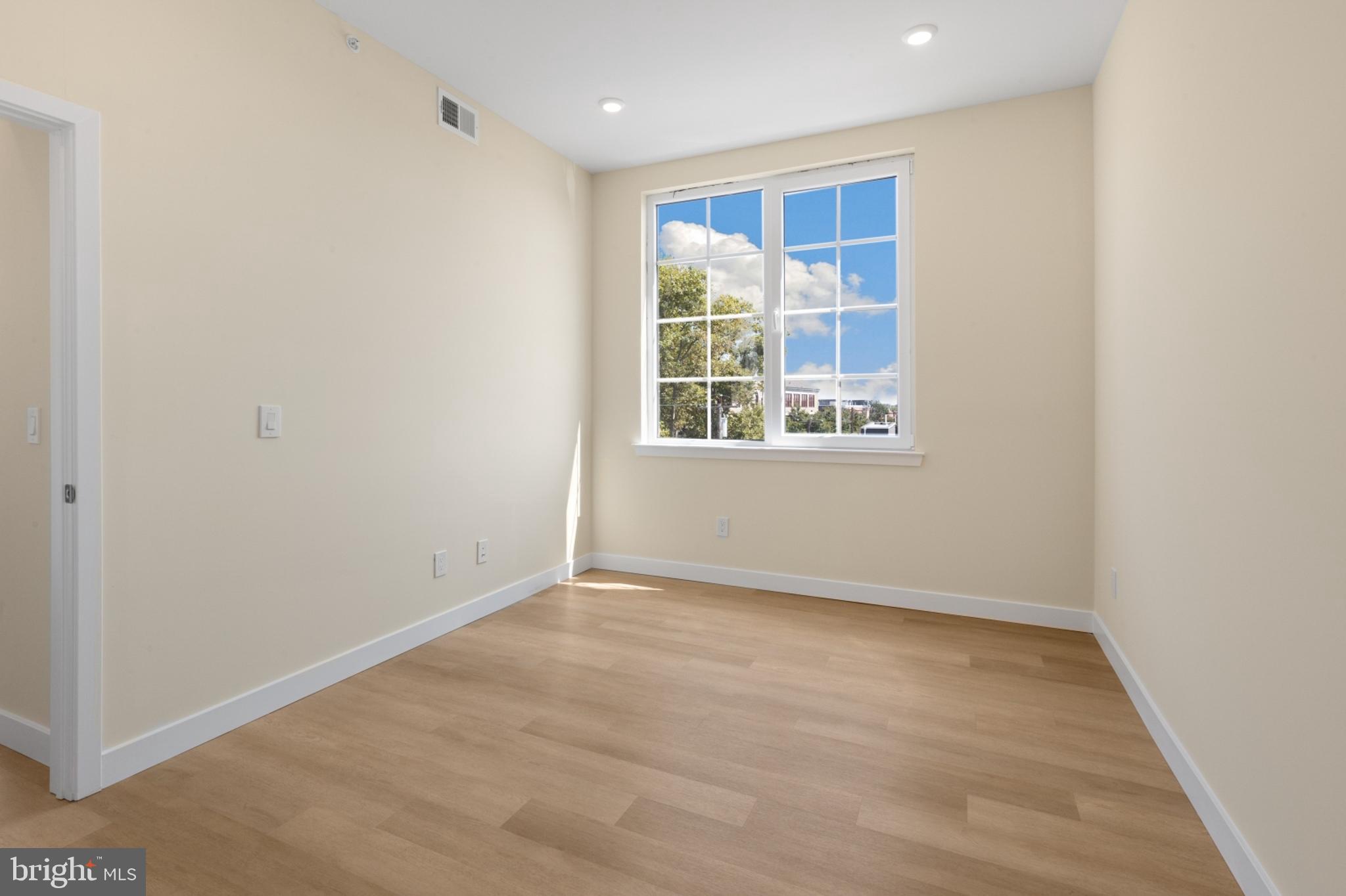 DICKINSON NARROWS - Residential Lease