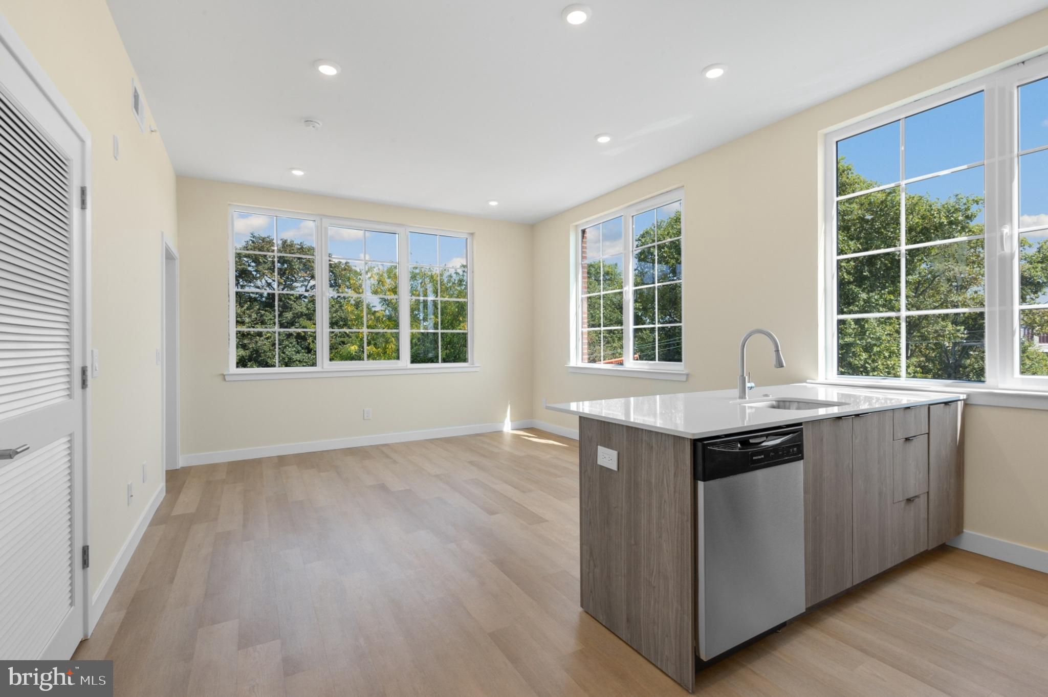 DICKINSON NARROWS - Residential Lease