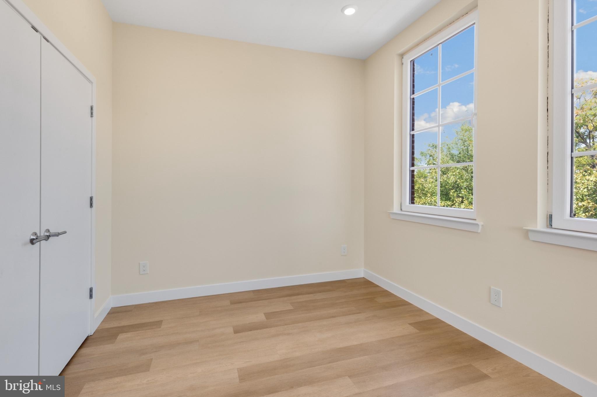 DICKINSON NARROWS - Residential Lease