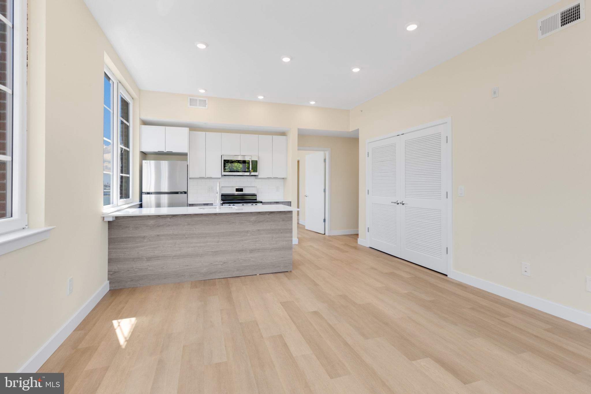 DICKINSON NARROWS - Residential Lease