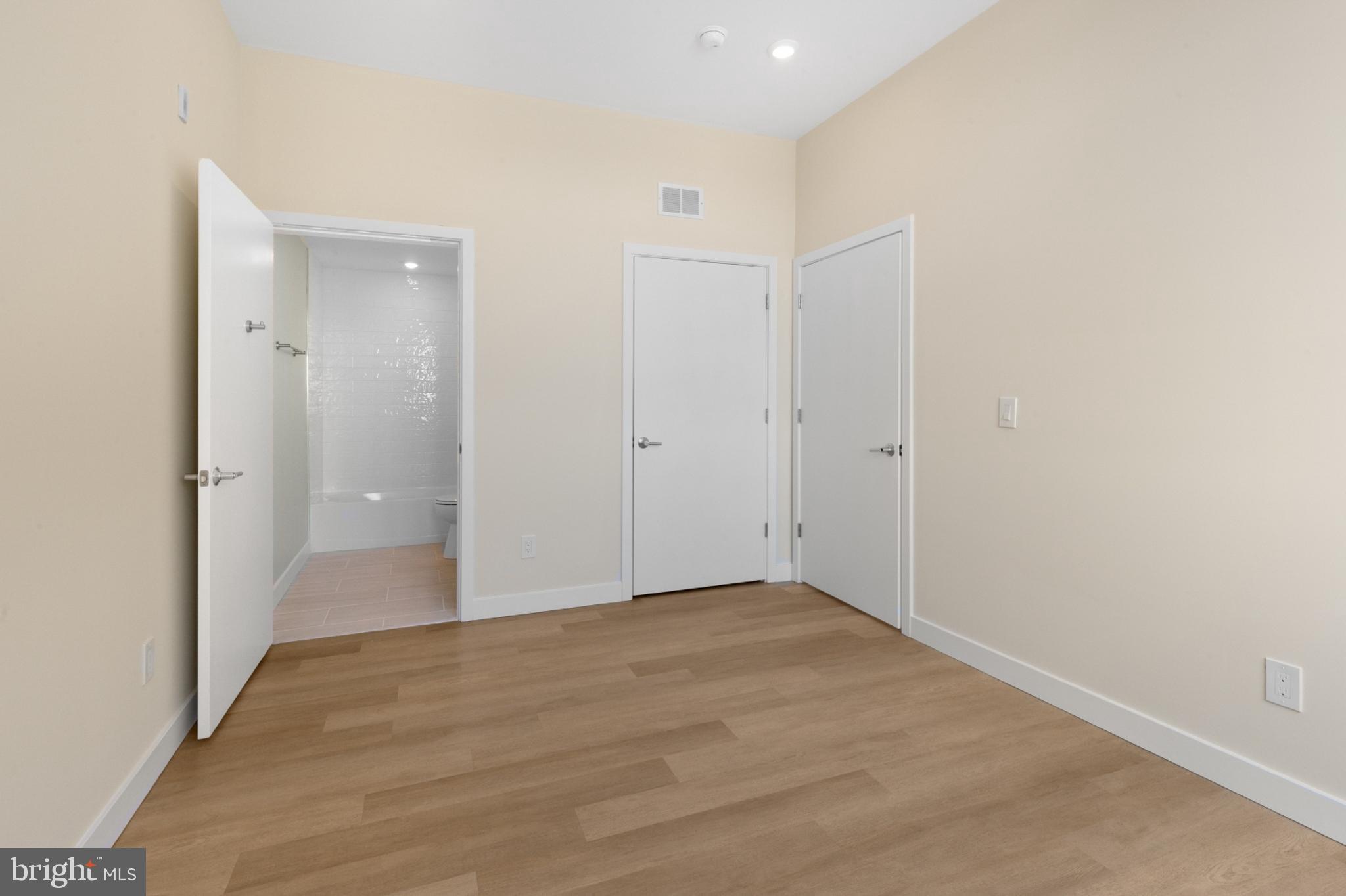 DICKINSON NARROWS - Residential Lease