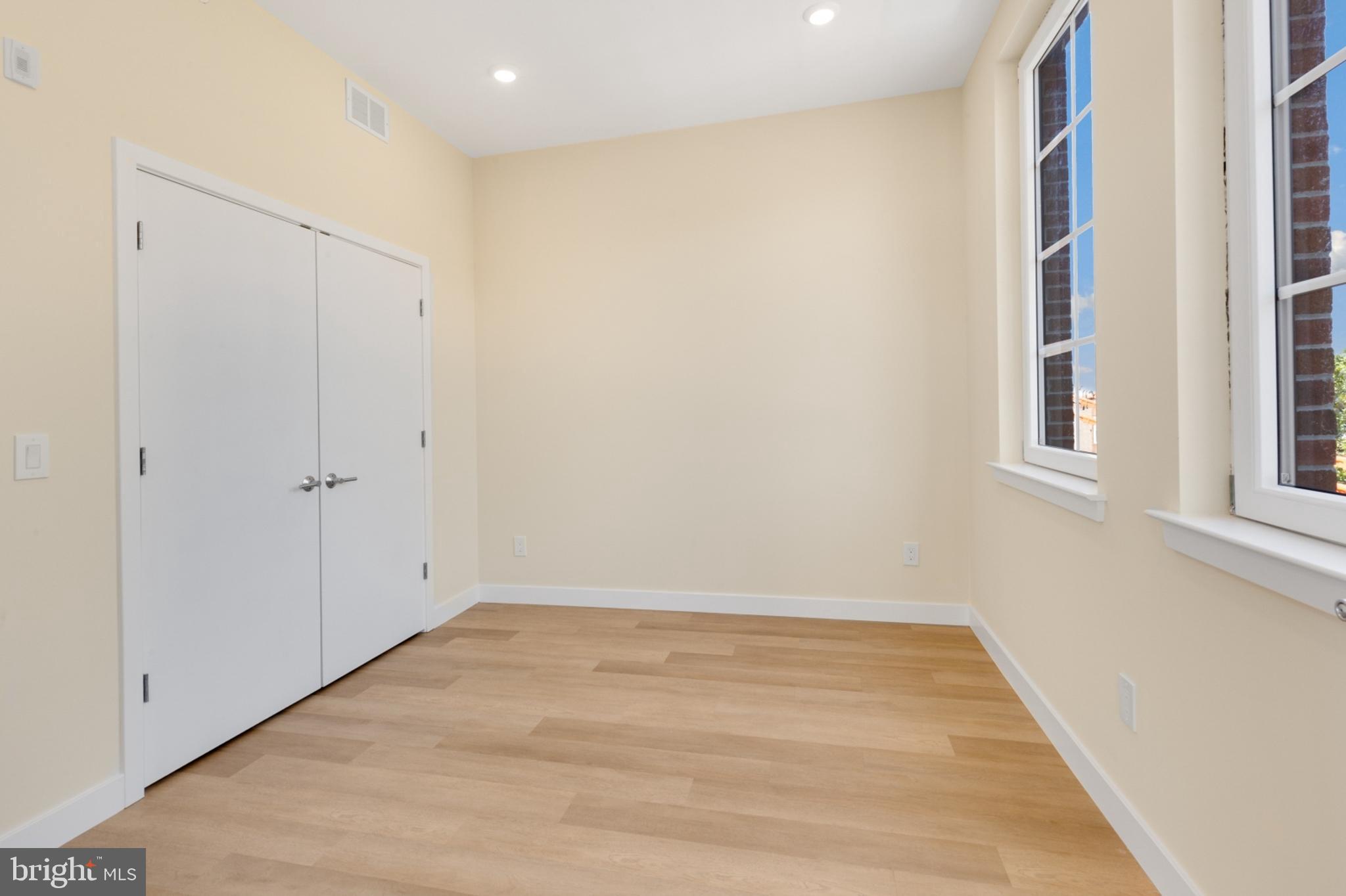 DICKINSON NARROWS - Residential Lease