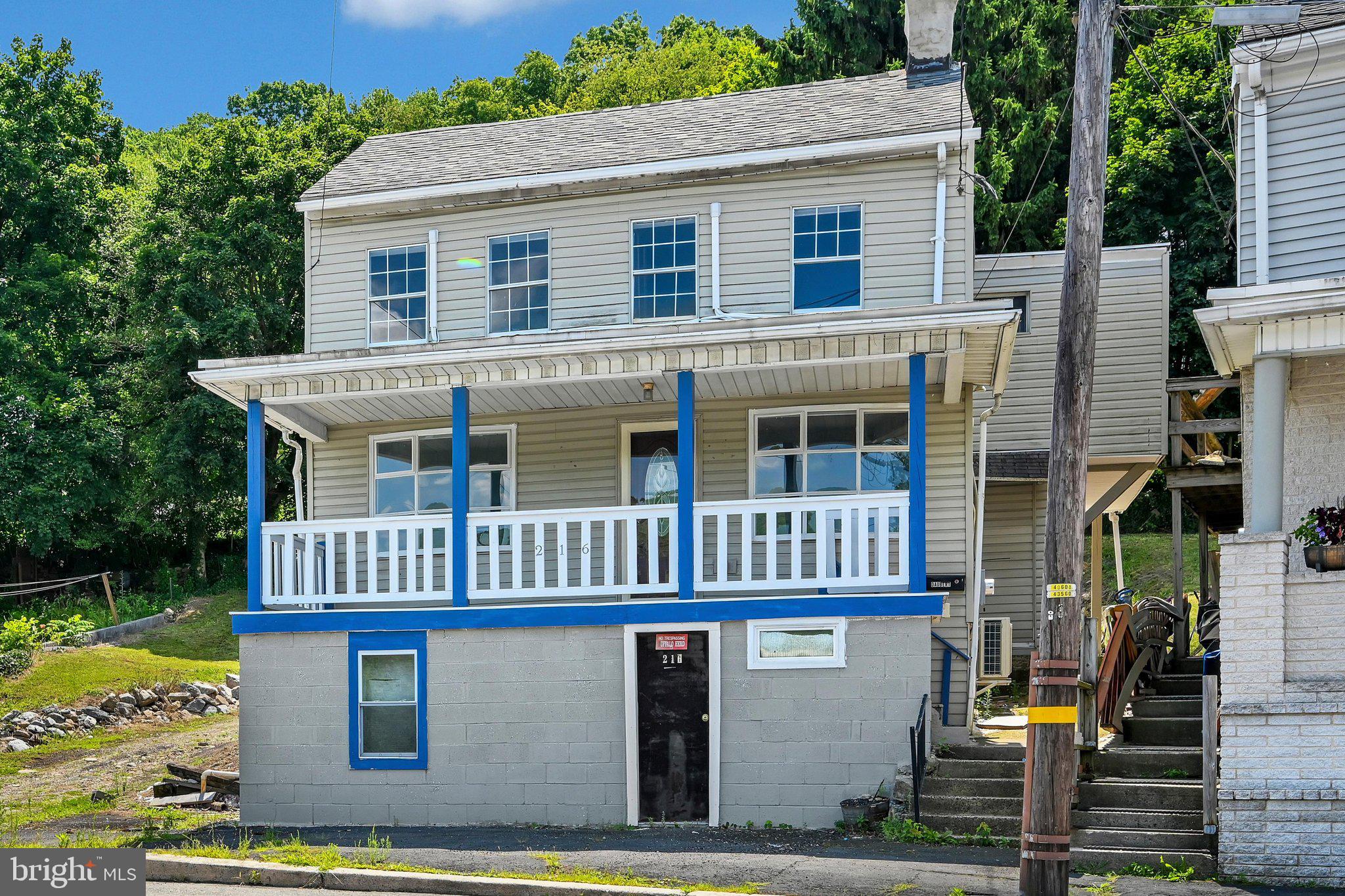 216 W BACON STREET