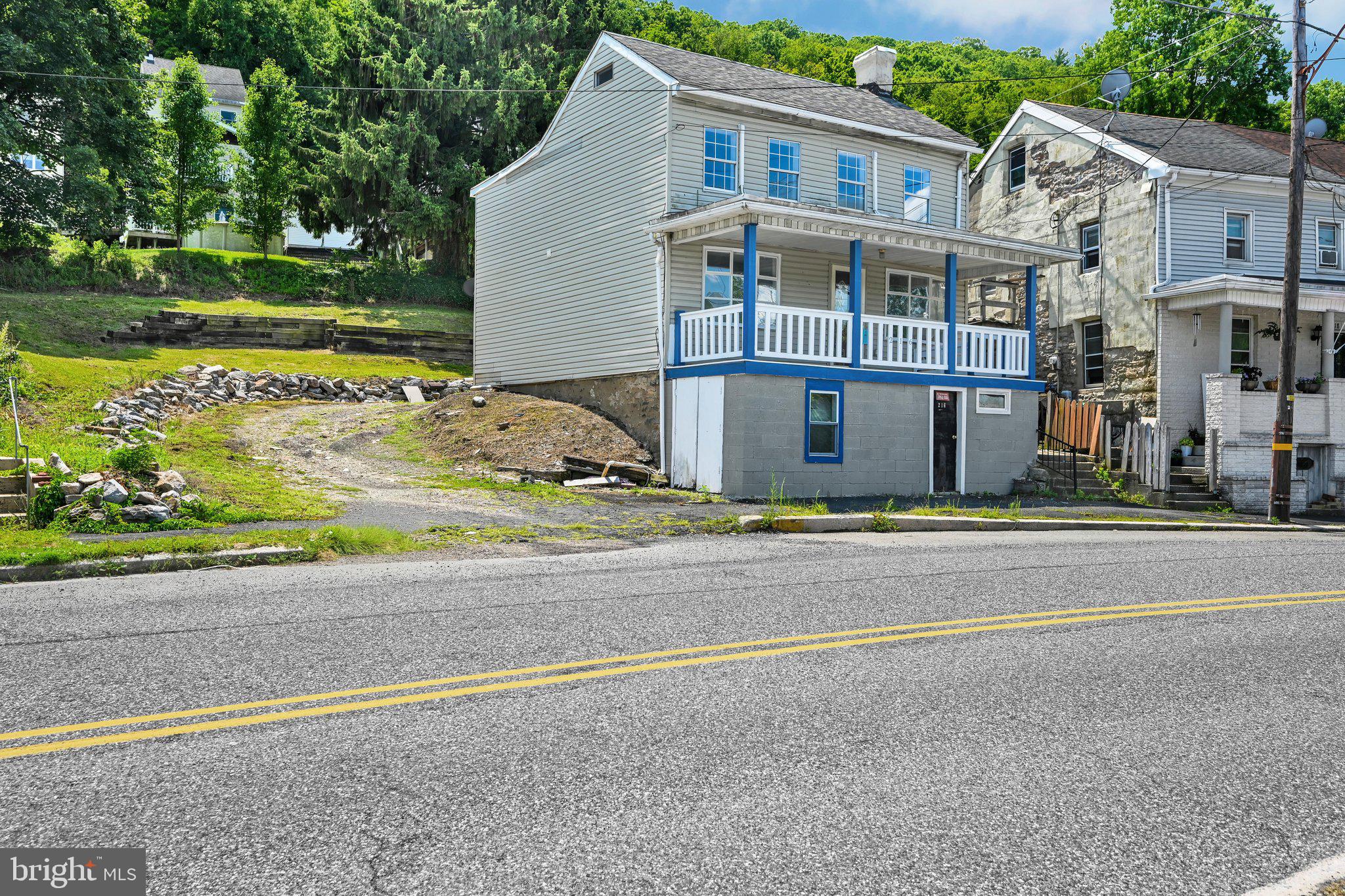 216 W BACON STREET