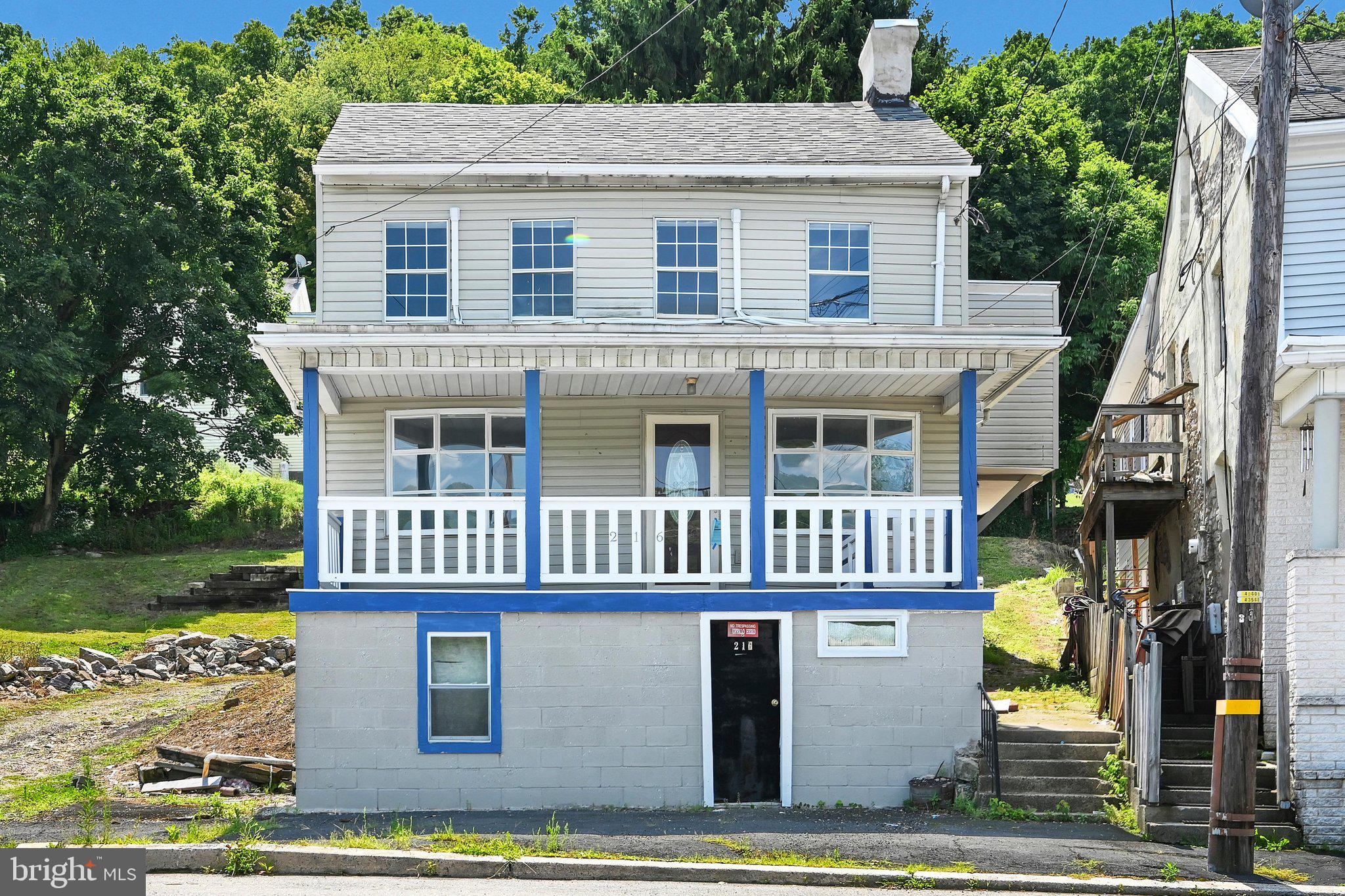 216 W BACON STREET