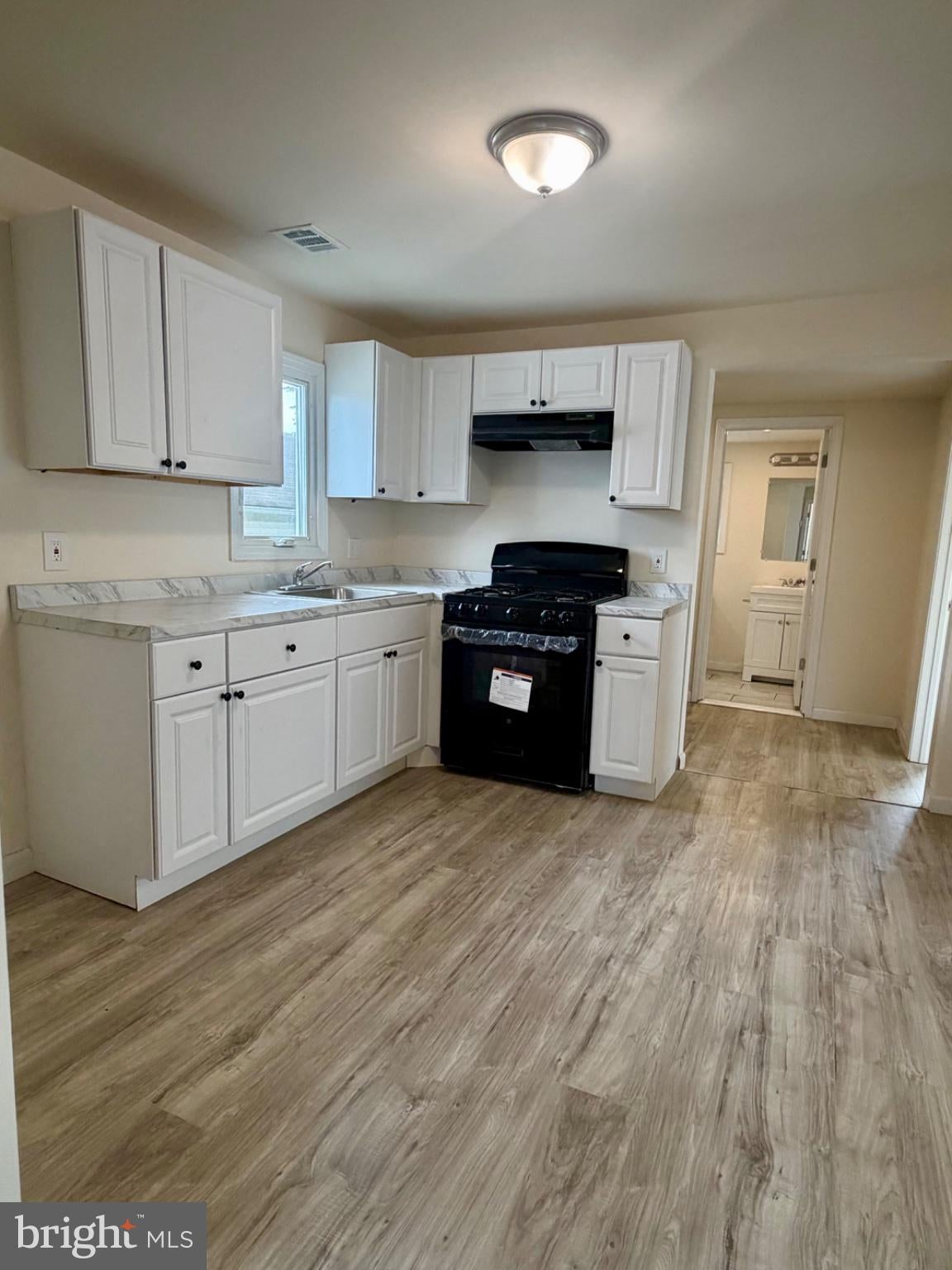 322 NEW STREET 2ND FLOOR