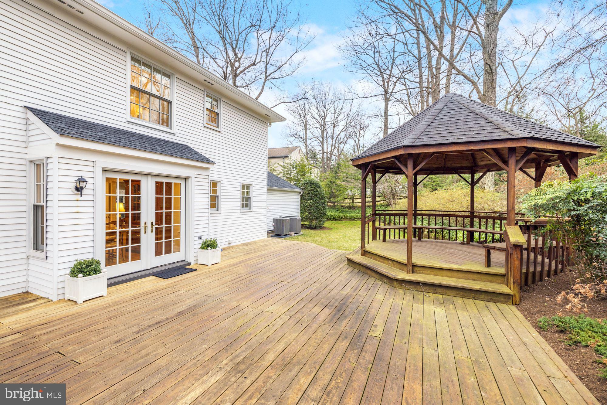 WOLF TRAP WOODS - Residential