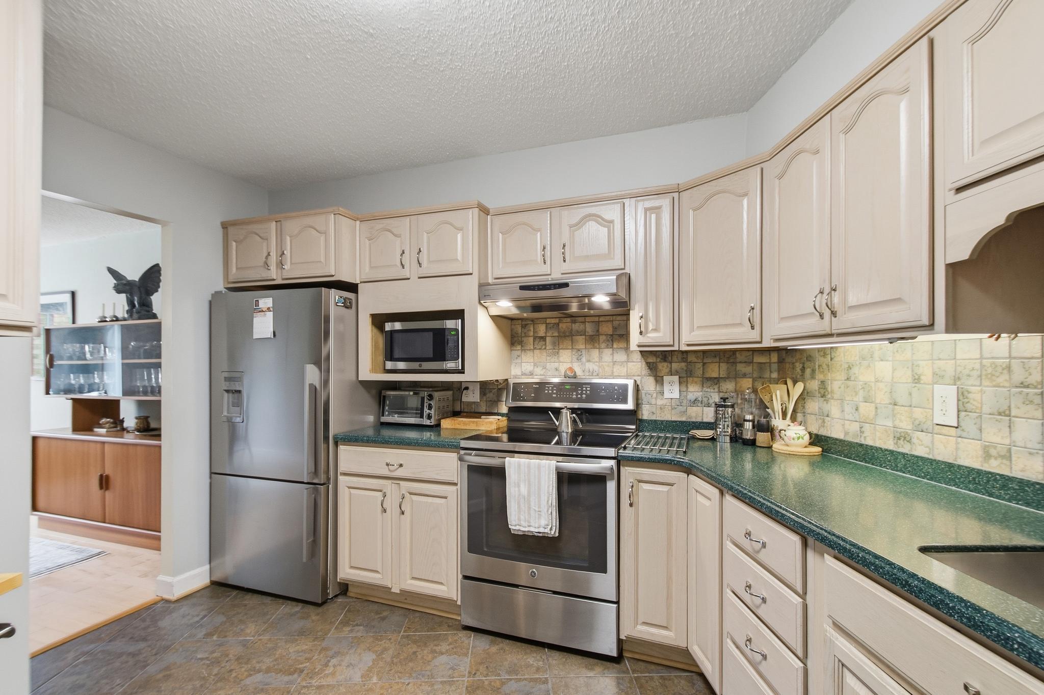5902 MOUNT EAGLE DRIVE 714