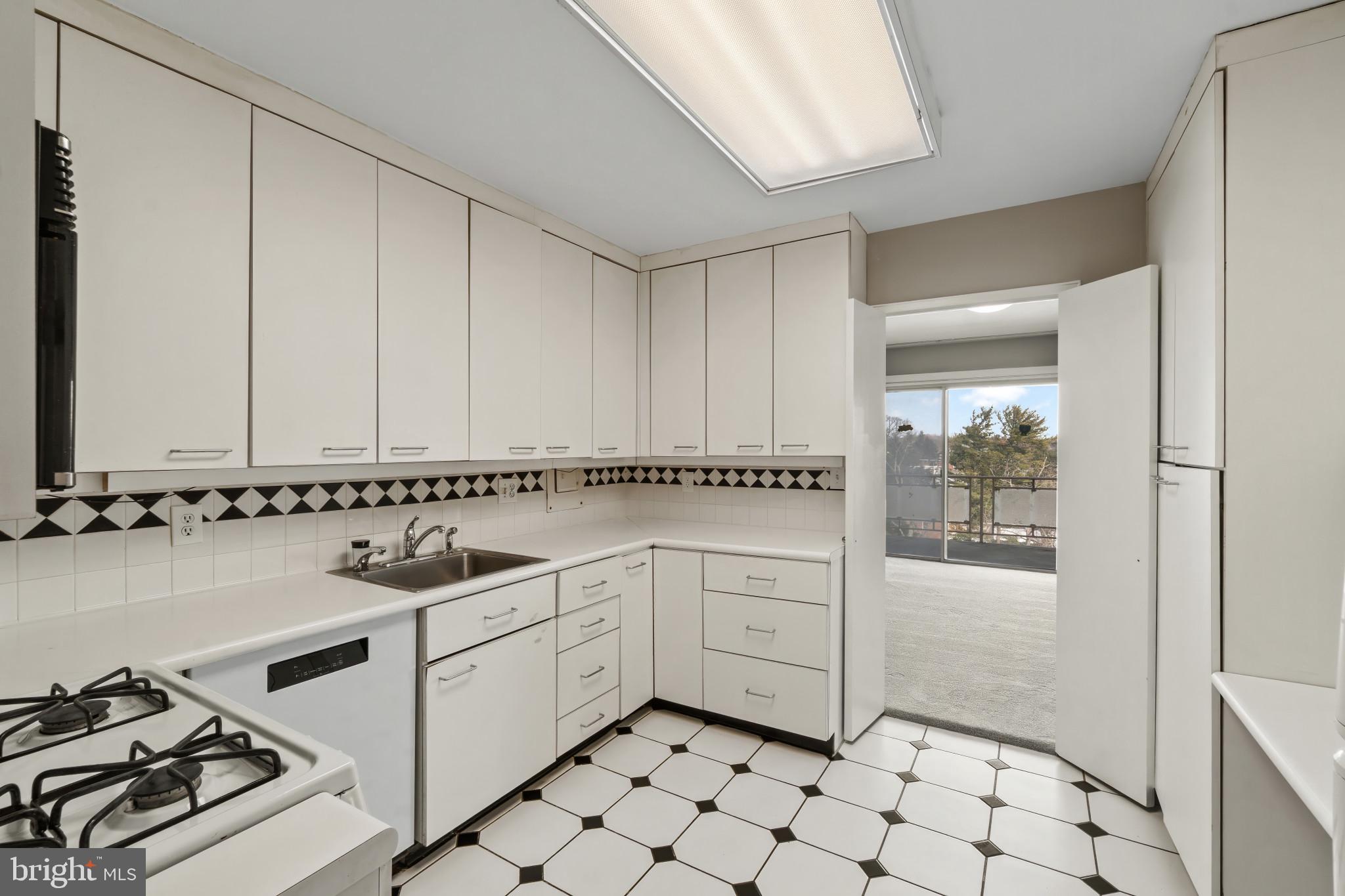 PARK TOWERS WEST - Residential