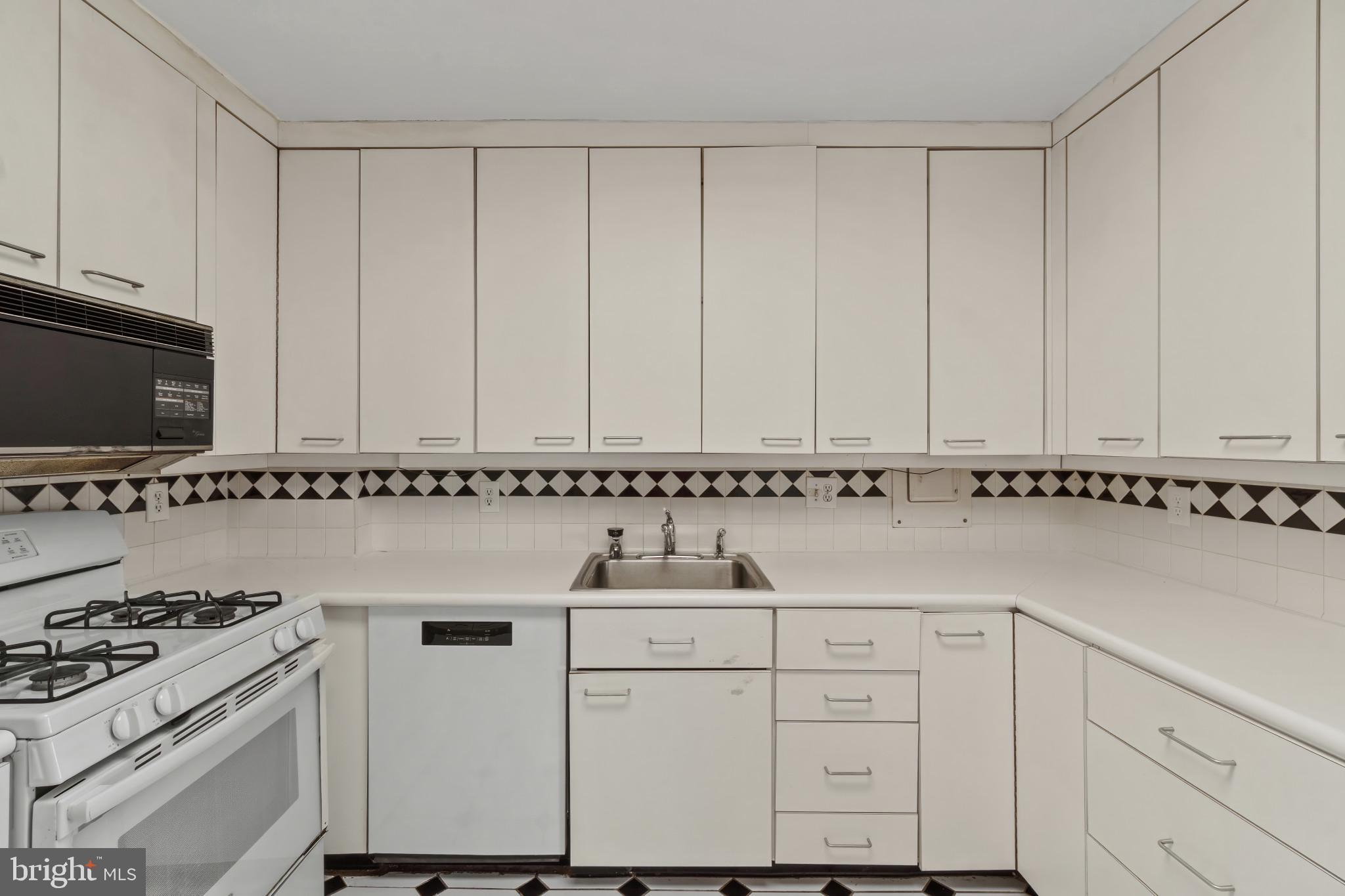 PARK TOWERS WEST - Residential